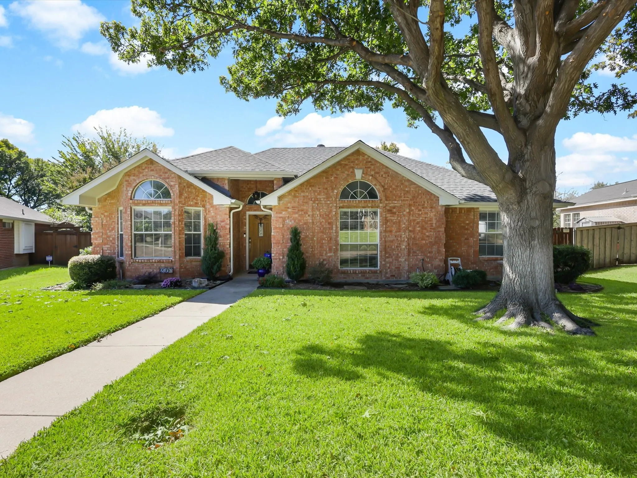 Single Family Residence For Sale in Dallas County , 2307 Bristol Drive, Carrollton, Texas 75006, 3 Bedroom, 2 Bathroom, 2 Garage spaces, 1,740 Sqft, built in 1993, mls#21365336, Real Estate Agent in Carrollton, Homes For Sale in Dallas county, Homes For Sale in Carrollton, Realtor in Carrollton Texas, Real Estate Brokerage Independent Realty Texas, Luminita Cordes Realtor