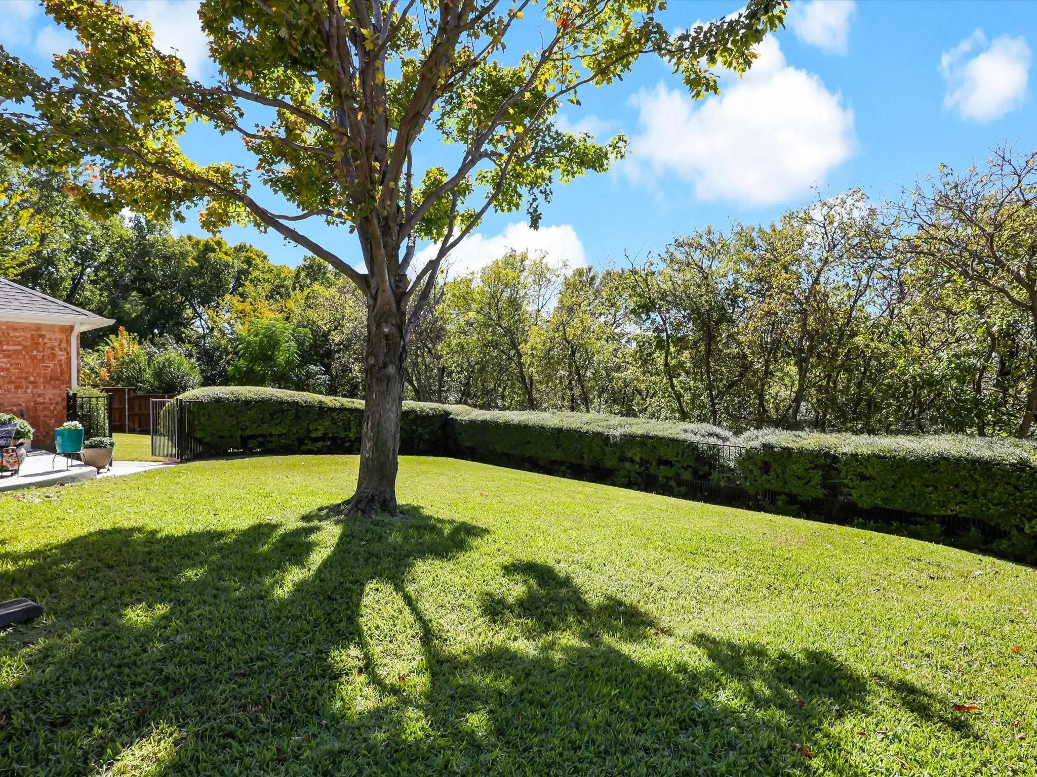 Single Family Residence For Sale in Dallas County , 2307 Bristol Drive, Carrollton, Texas 75006, 3 Bedroom, 2 Bathroom, 2 Garage spaces, 1,740 Sqft, built in 1993, mls#21365336, Real Estate Agent in Carrollton, Homes For Sale in Dallas county, Homes For Sale in Carrollton, Realtor in Carrollton Texas, Real Estate Brokerage Independent Realty Texas, Luminita Cordes Realtor