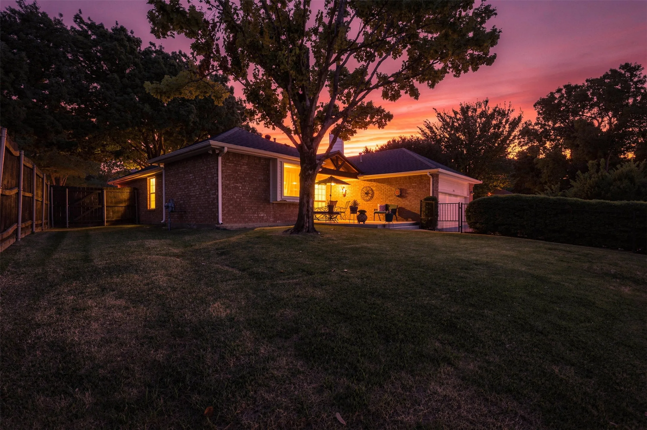 Single Family Residence For Sale in Dallas County , 2307 Bristol Drive, Carrollton, Texas 75006, 3 Bedroom, 2 Bathroom, 2 Garage spaces, 1,740 Sqft, built in 1993, mls#21365336, Real Estate Agent in Carrollton, Homes For Sale in Dallas county, Homes For Sale in Carrollton, Realtor in Carrollton Texas, Real Estate Brokerage Independent Realty Texas, Luminita Cordes Realtor