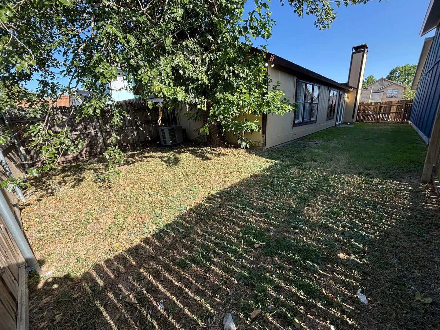 Single Family Residence For Rent in Dallas County , 10311 Tamworth Drive, Dallas, Texas 75217, 2 Bedroom, 2 Bathroom, 1 Garage spaces, 1,068 Sqft, built in 1983, mls#21365370, Real Estate Agent in Dallas, Homes For Rent in Dallas county, Homes For Rent in Dallas, Realtor in Dallas Texas, Real Estate Brokerage Independent Realty Texas, Luminita Cordes Realtor