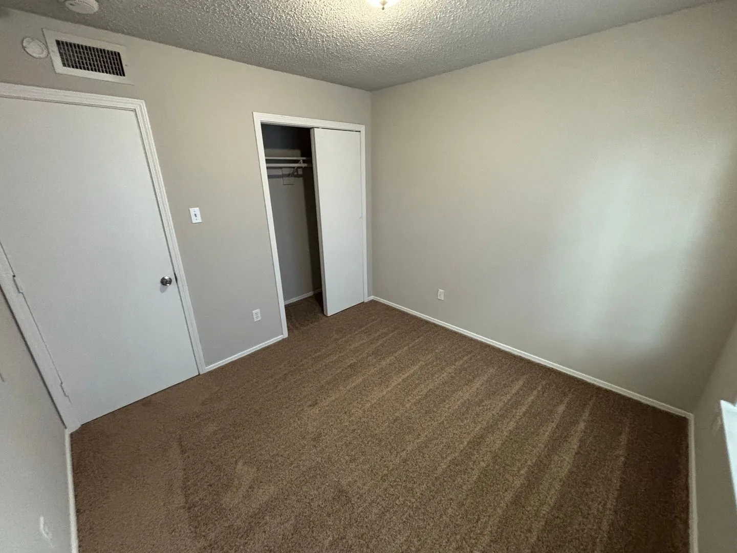 Single Family Residence For Rent in Dallas County , 10311 Tamworth Drive, Dallas, Texas 75217, 2 Bedroom, 2 Bathroom, 1 Garage spaces, 1,068 Sqft, built in 1983, mls#21365370, Real Estate Agent in Dallas, Homes For Rent in Dallas county, Homes For Rent in Dallas, Realtor in Dallas Texas, Real Estate Brokerage Independent Realty Texas, Luminita Cordes Realtor