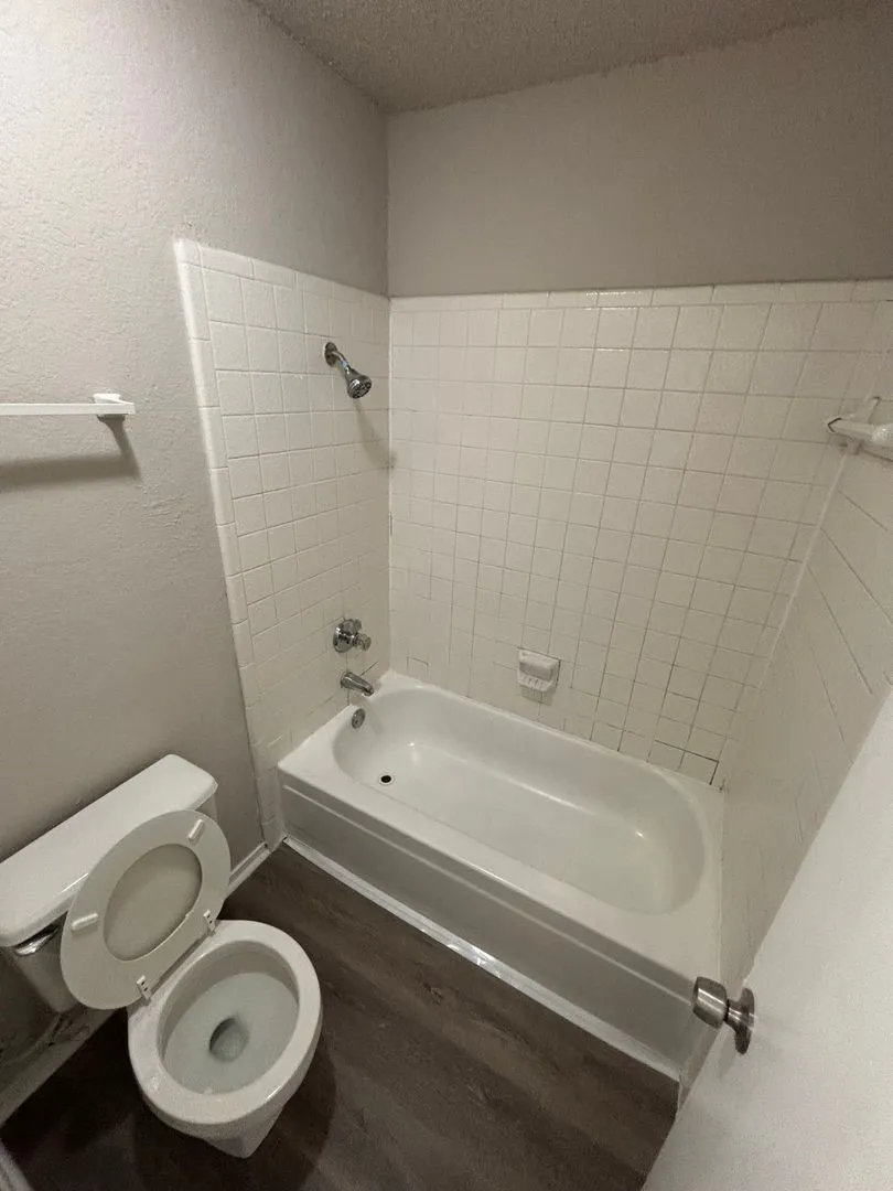 Single Family Residence For Rent in Dallas County , 10311 Tamworth Drive, Dallas, Texas 75217, 2 Bedroom, 2 Bathroom, 1 Garage spaces, 1,068 Sqft, built in 1983, mls#21365370, Real Estate Agent in Dallas, Homes For Rent in Dallas county, Homes For Rent in Dallas, Realtor in Dallas Texas, Real Estate Brokerage Independent Realty Texas, Luminita Cordes Realtor