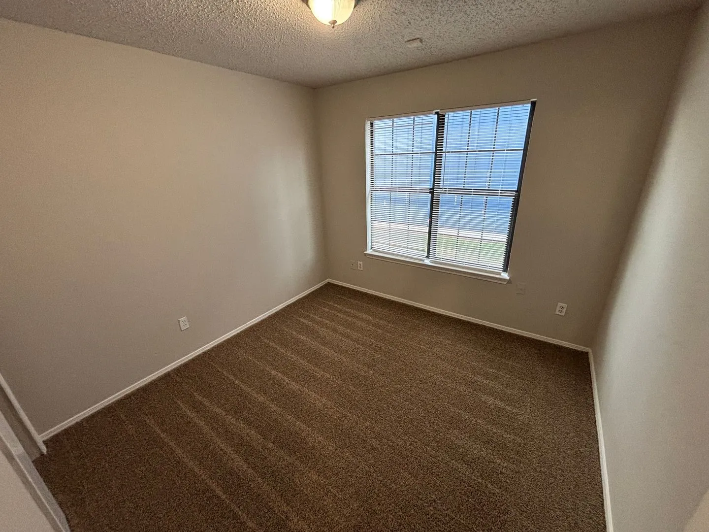 Single Family Residence For Rent in Dallas County , 10311 Tamworth Drive, Dallas, Texas 75217, 2 Bedroom, 2 Bathroom, 1 Garage spaces, 1,068 Sqft, built in 1983, mls#21365370, Real Estate Agent in Dallas, Homes For Rent in Dallas county, Homes For Rent in Dallas, Realtor in Dallas Texas, Real Estate Brokerage Independent Realty Texas, Luminita Cordes Realtor