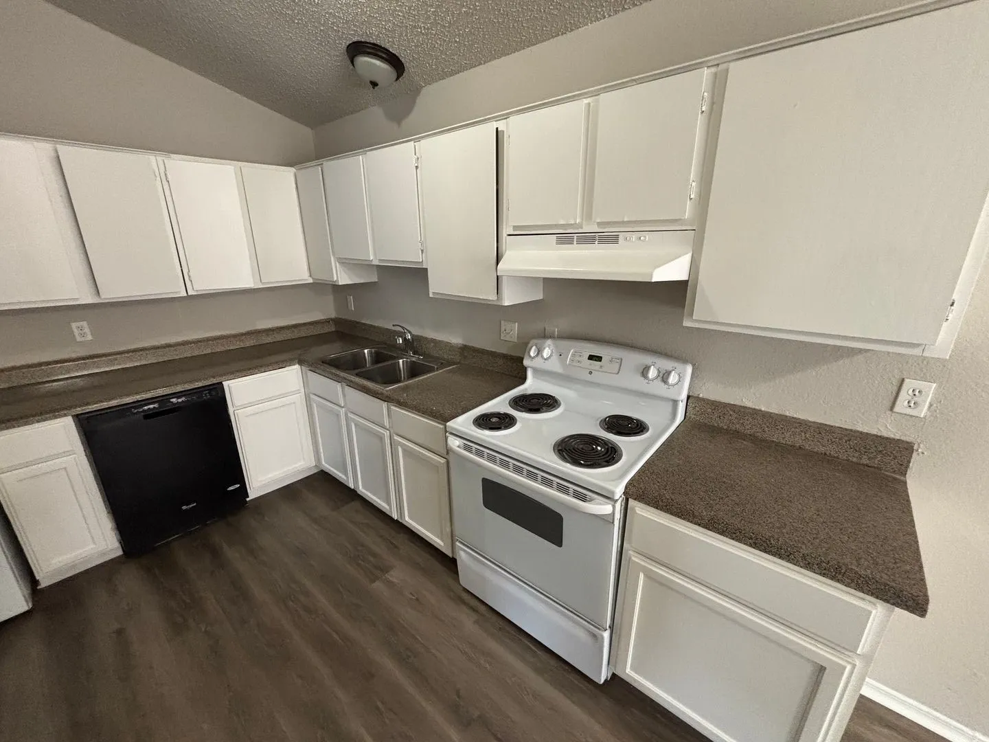 Single Family Residence For Rent in Dallas County , 10311 Tamworth Drive, Dallas, Texas 75217, 2 Bedroom, 2 Bathroom, 1 Garage spaces, 1,068 Sqft, built in 1983, mls#21365370, Real Estate Agent in Dallas, Homes For Rent in Dallas county, Homes For Rent in Dallas, Realtor in Dallas Texas, Real Estate Brokerage Independent Realty Texas, Luminita Cordes Realtor