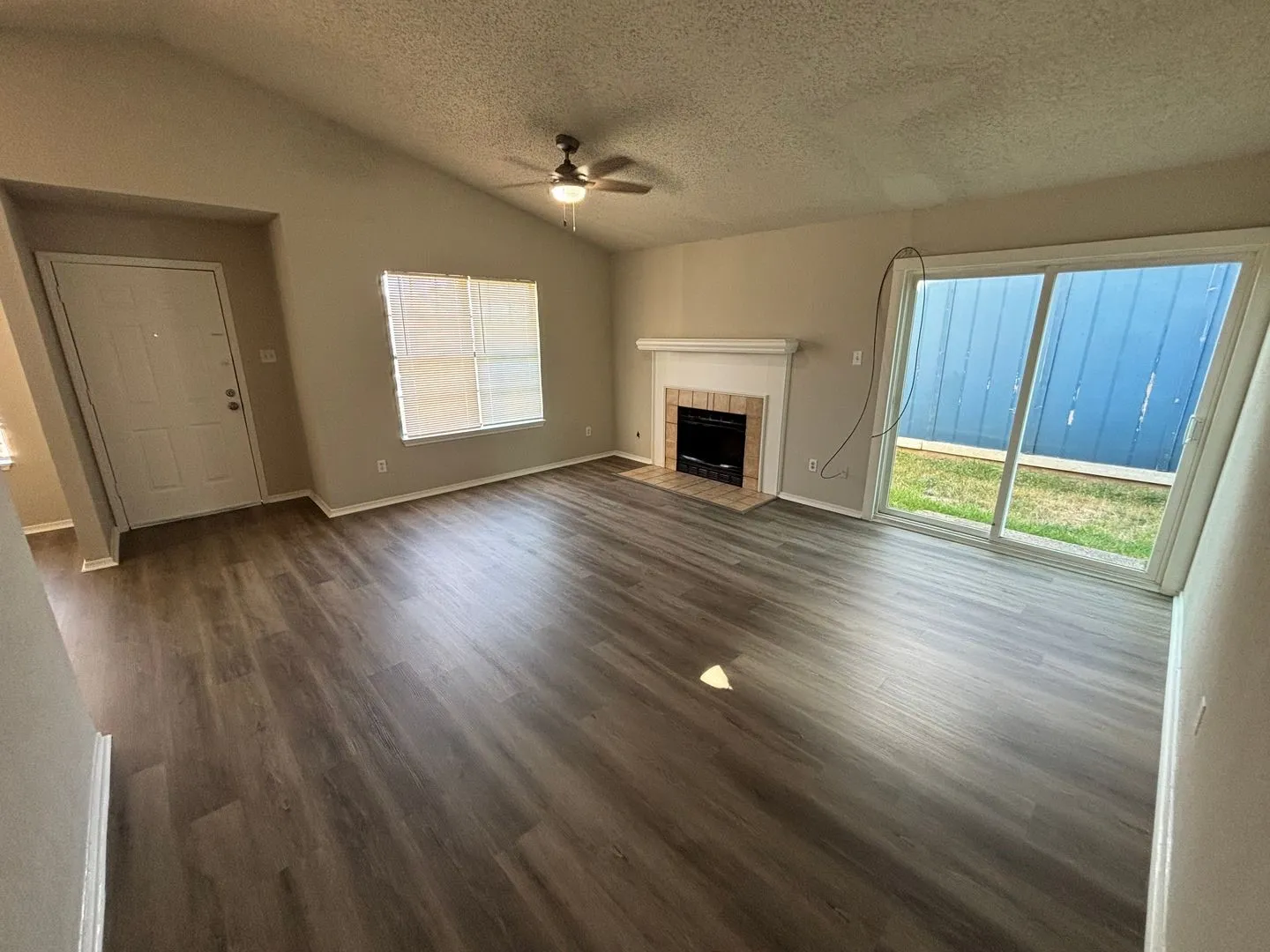 Single Family Residence For Rent in Dallas County , 10311 Tamworth Drive, Dallas, Texas 75217, 2 Bedroom, 2 Bathroom, 1 Garage spaces, 1,068 Sqft, built in 1983, mls#21365370, Real Estate Agent in Dallas, Homes For Rent in Dallas county, Homes For Rent in Dallas, Realtor in Dallas Texas, Real Estate Brokerage Independent Realty Texas, Luminita Cordes Realtor