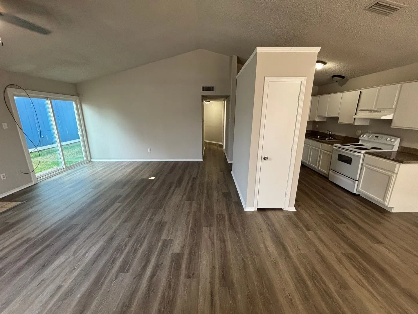 Single Family Residence For Rent in Dallas County , 10311 Tamworth Drive, Dallas, Texas 75217, 2 Bedroom, 2 Bathroom, 1 Garage spaces, 1,068 Sqft, built in 1983, mls#21365370, Real Estate Agent in Dallas, Homes For Rent in Dallas county, Homes For Rent in Dallas, Realtor in Dallas Texas, Real Estate Brokerage Independent Realty Texas, Luminita Cordes Realtor