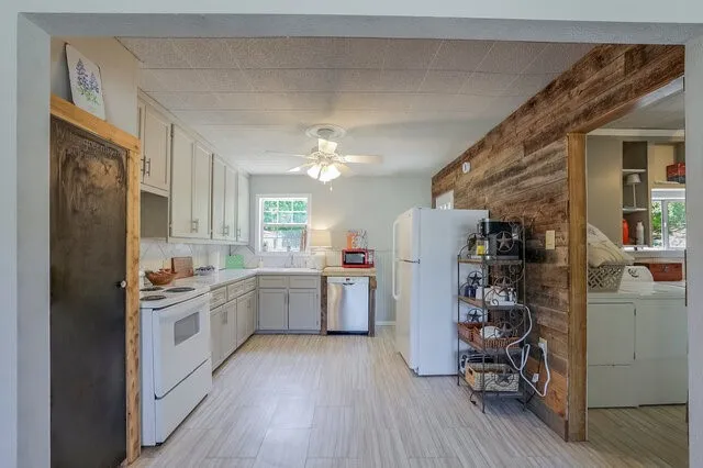 Single Family Residence For Sale in Ellis County , 821 Williams Street, Waxahachie, Texas 75165, 2 Bedroom, 1 Bathroom, Garage spaces, 952 Sqft, built in 1954, mls#21365384, Real Estate Agent in Waxahachie, Homes For Sale in Ellis county, Homes For Sale in Waxahachie, Realtor in Waxahachie Texas, Real Estate Brokerage Independent Realty Texas, Luminita Cordes Realtor