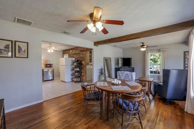 Single Family Residence For Sale in Ellis County , 821 Williams Street, Waxahachie, Texas 75165, 2 Bedroom, 1 Bathroom, Garage spaces, 952 Sqft, built in 1954, mls#21365384, Real Estate Agent in Waxahachie, Homes For Sale in Ellis county, Homes For Sale in Waxahachie, Realtor in Waxahachie Texas, Real Estate Brokerage Independent Realty Texas, Luminita Cordes Realtor