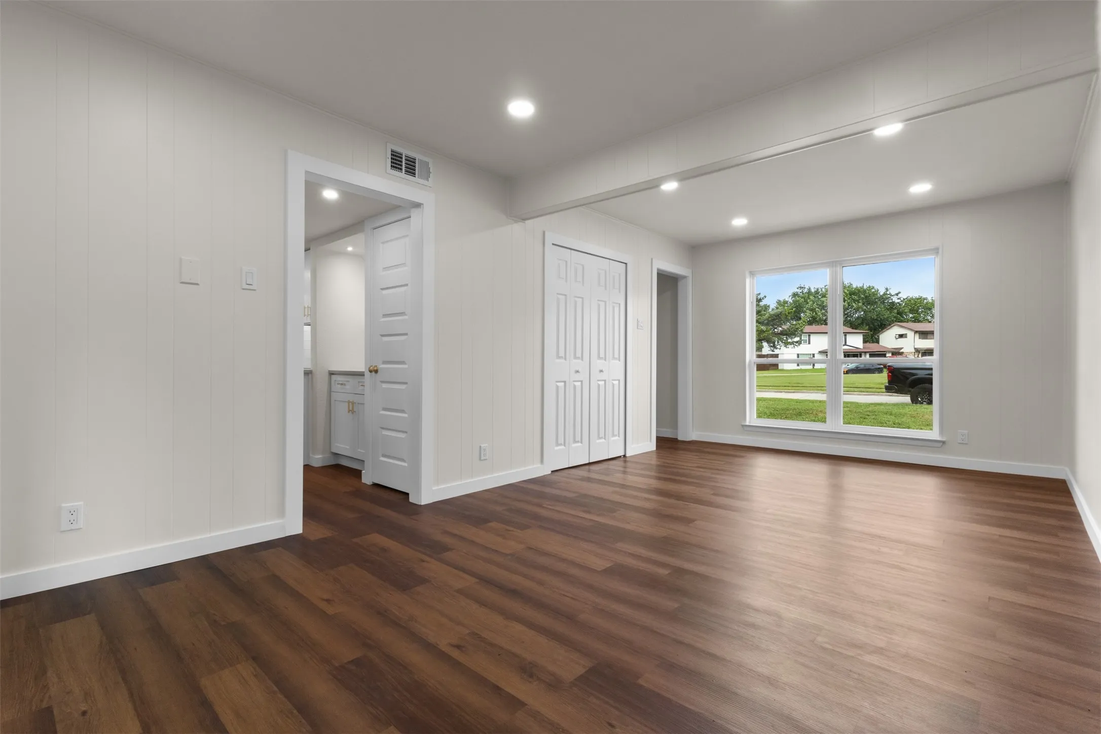 Single Family Residence For Sale in Dallas County , 3728 Byrd Drive, Mesquite, Texas 75150, 3 Bedroom, 3 Bathroom, 1 Garage spaces, 1,650 Sqft, built in 1962, mls#21365392, Real Estate Agent in Mesquite, Homes For Sale in Dallas county, Homes For Sale in Mesquite, Realtor in Mesquite Texas, Real Estate Brokerage Independent Realty Texas, Luminita Cordes Realtor