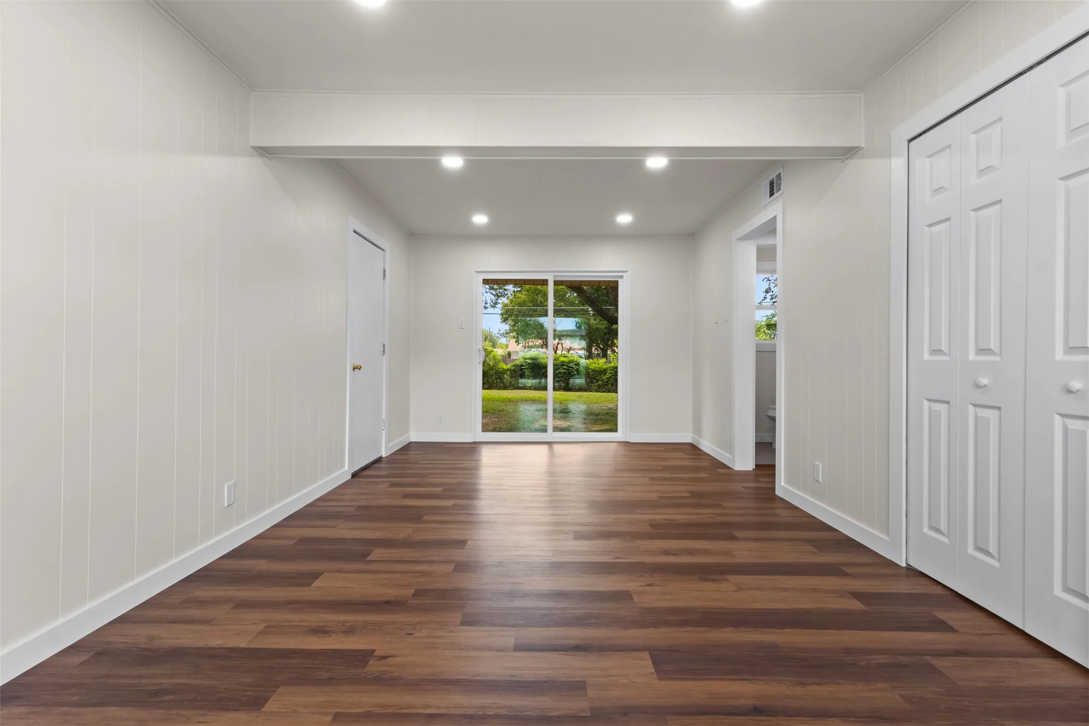 Single Family Residence For Sale in Dallas County , 3728 Byrd Drive, Mesquite, Texas 75150, 3 Bedroom, 3 Bathroom, 1 Garage spaces, 1,650 Sqft, built in 1962, mls#21365392, Real Estate Agent in Mesquite, Homes For Sale in Dallas county, Homes For Sale in Mesquite, Realtor in Mesquite Texas, Real Estate Brokerage Independent Realty Texas, Luminita Cordes Realtor