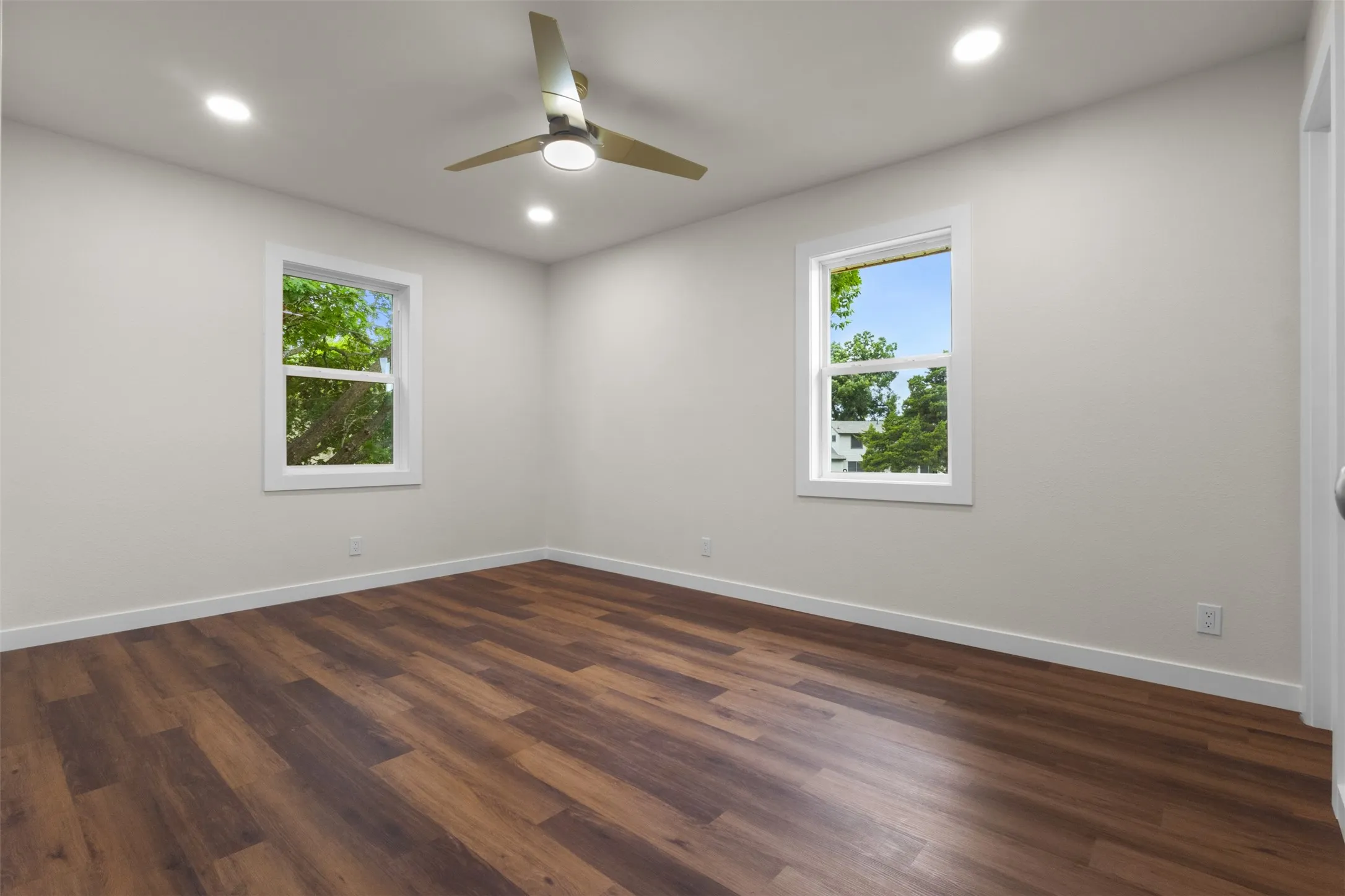 Single Family Residence For Sale in Dallas County , 3728 Byrd Drive, Mesquite, Texas 75150, 3 Bedroom, 3 Bathroom, 1 Garage spaces, 1,650 Sqft, built in 1962, mls#21365392, Real Estate Agent in Mesquite, Homes For Sale in Dallas county, Homes For Sale in Mesquite, Realtor in Mesquite Texas, Real Estate Brokerage Independent Realty Texas, Luminita Cordes Realtor