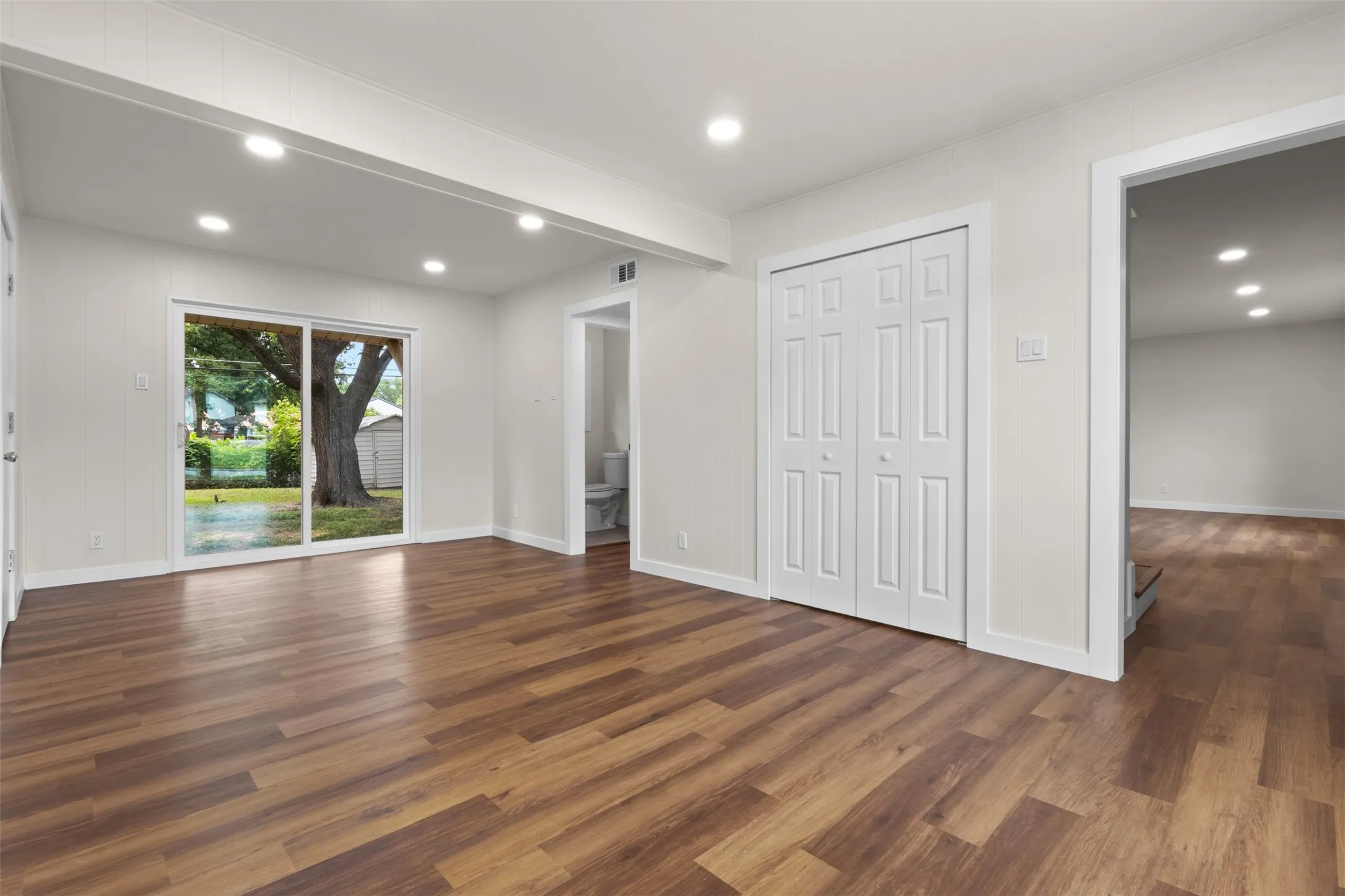 Single Family Residence For Sale in Dallas County , 3728 Byrd Drive, Mesquite, Texas 75150, 3 Bedroom, 3 Bathroom, 1 Garage spaces, 1,650 Sqft, built in 1962, mls#21365392, Real Estate Agent in Mesquite, Homes For Sale in Dallas county, Homes For Sale in Mesquite, Realtor in Mesquite Texas, Real Estate Brokerage Independent Realty Texas, Luminita Cordes Realtor