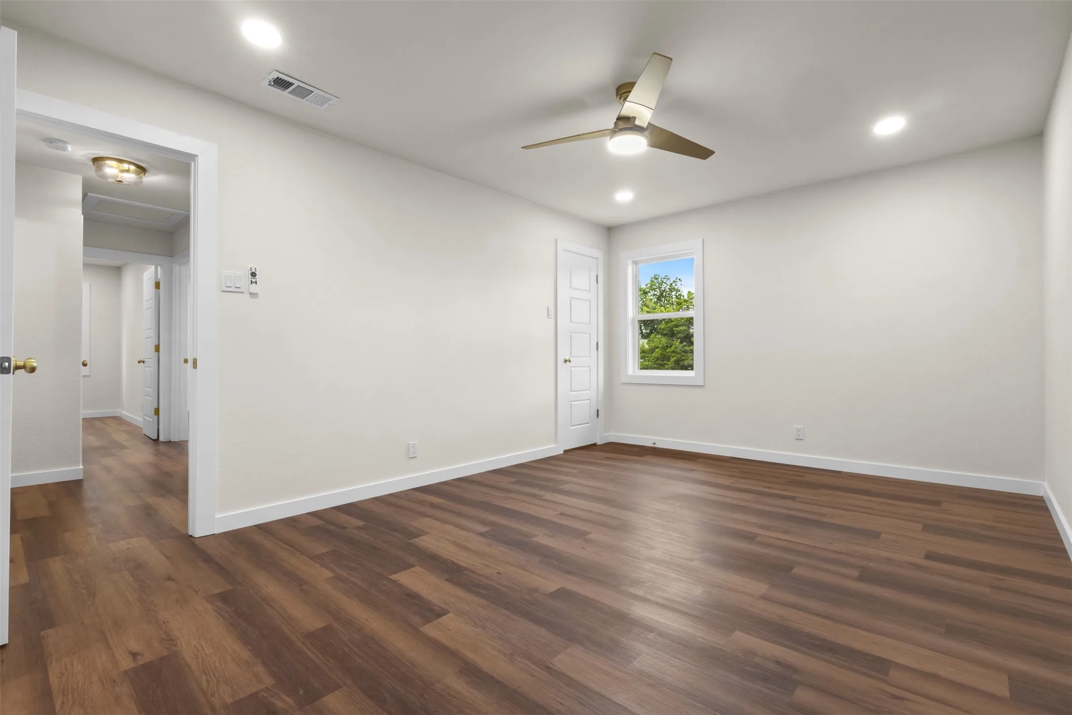 Single Family Residence For Sale in Dallas County , 3728 Byrd Drive, Mesquite, Texas 75150, 3 Bedroom, 3 Bathroom, 1 Garage spaces, 1,650 Sqft, built in 1962, mls#21365392, Real Estate Agent in Mesquite, Homes For Sale in Dallas county, Homes For Sale in Mesquite, Realtor in Mesquite Texas, Real Estate Brokerage Independent Realty Texas, Luminita Cordes Realtor