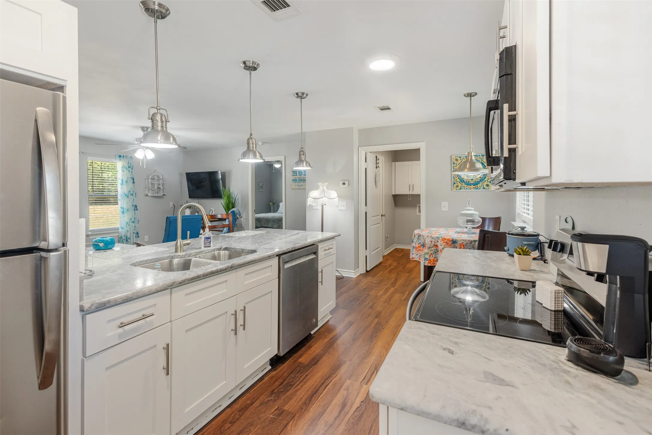 Single Family Residence For Sale in Henderson County , 120 Memorial Drive, Gun Barrel City, Texas 75156, 2 Bedroom, 3 Bathroom, Garage spaces, 1,200 Sqft, built in 1970, mls#21361891, Real Estate Agent in Gun Barrel City, Homes For Sale in Henderson county, Homes For Sale in Gun Barrel City, Realtor in Gun Barrel City Texas, Real Estate Brokerage Independent Realty Texas, Luminita Cordes Realtor