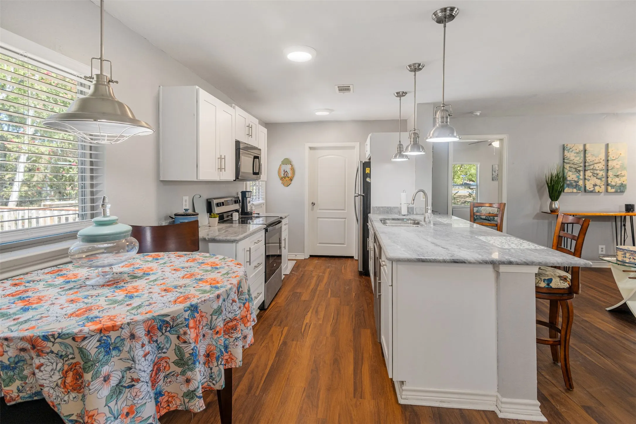Single Family Residence For Sale in Henderson County , 120 Memorial Drive, Gun Barrel City, Texas 75156, 2 Bedroom, 3 Bathroom, Garage spaces, 1,200 Sqft, built in 1970, mls#21361891, Real Estate Agent in Gun Barrel City, Homes For Sale in Henderson county, Homes For Sale in Gun Barrel City, Realtor in Gun Barrel City Texas, Real Estate Brokerage Independent Realty Texas, Luminita Cordes Realtor