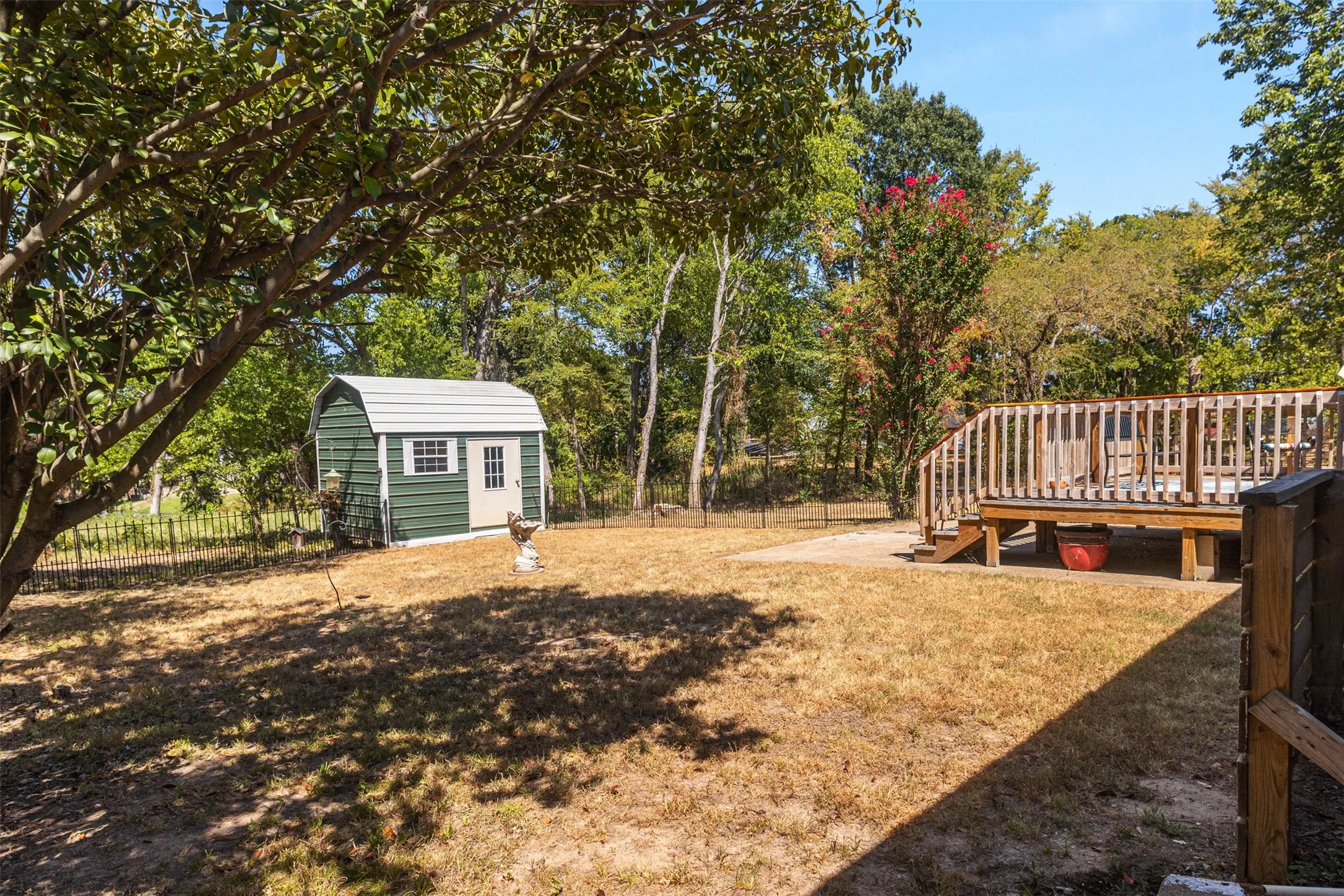 Single Family Residence For Sale in Henderson County , 120 Memorial Drive, Gun Barrel City, Texas 75156, 2 Bedroom, 3 Bathroom, Garage spaces, 1,200 Sqft, built in 1970, mls#21361891, Real Estate Agent in Gun Barrel City, Homes For Sale in Henderson county, Homes For Sale in Gun Barrel City, Realtor in Gun Barrel City Texas, Real Estate Brokerage Independent Realty Texas, Luminita Cordes Realtor