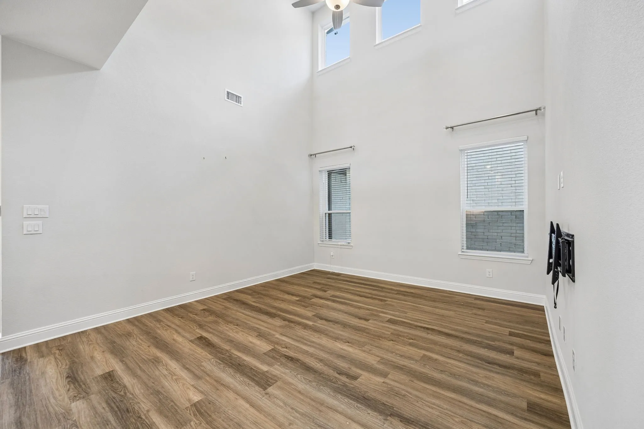 Single Family Residence For Rent in Collin County , 11476 Chartwell Court, Frisco, Texas 75035, 5 Bedroom, 4 Bathroom, 2 Garage spaces, 2,753 Sqft, built in 2024, mls#21360938, Real Estate Agent in Frisco, Homes For Rent in Collin county, Homes For Rent in Frisco, Realtor in Frisco Texas, Real Estate Brokerage Independent Realty Texas, Luminita Cordes Realtor