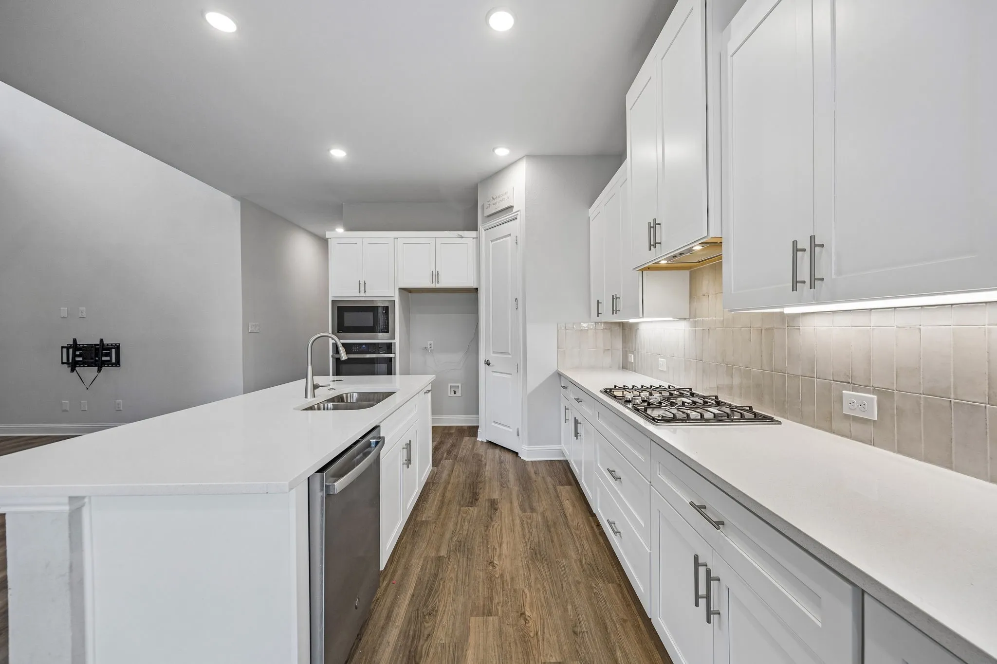 Single Family Residence For Rent in Collin County , 11476 Chartwell Court, Frisco, Texas 75035, 5 Bedroom, 4 Bathroom, 2 Garage spaces, 2,753 Sqft, built in 2024, mls#21360938, Real Estate Agent in Frisco, Homes For Rent in Collin county, Homes For Rent in Frisco, Realtor in Frisco Texas, Real Estate Brokerage Independent Realty Texas, Luminita Cordes Realtor