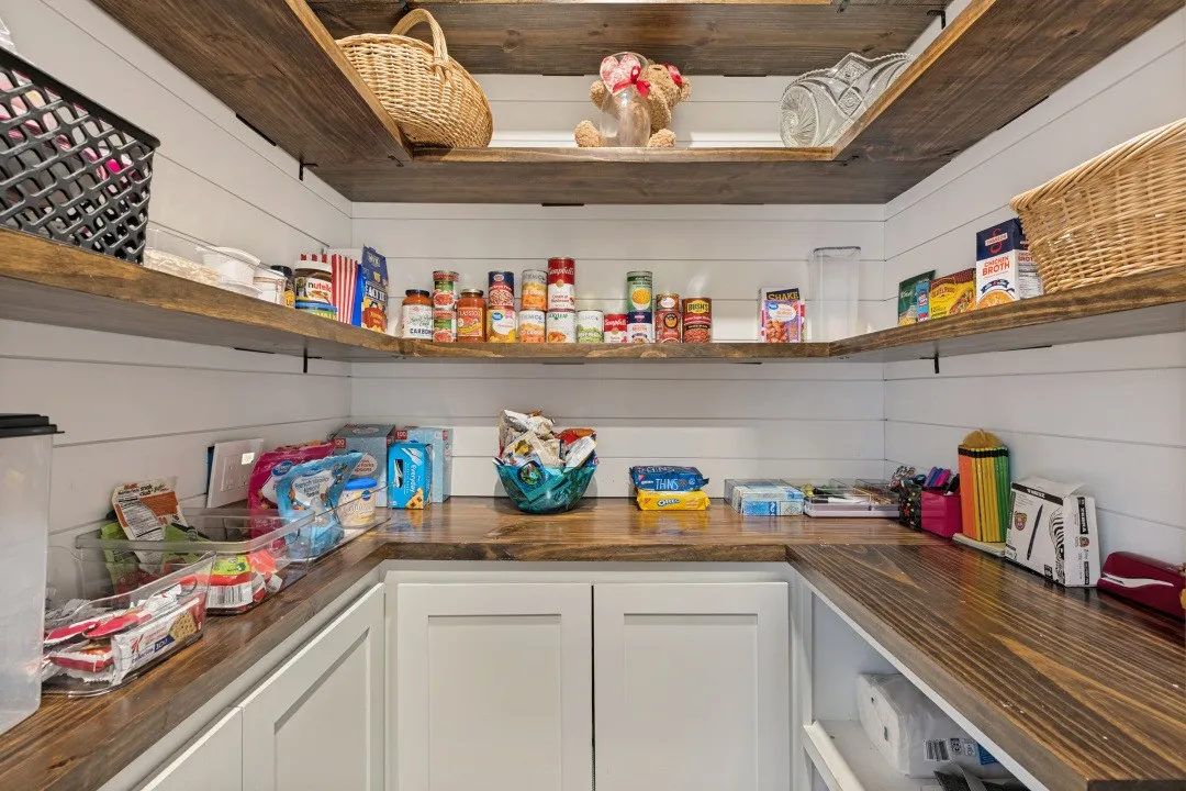 Single Family Residence For Sale in Dallas County , 2425 Waterloo Lane, Mesquite, Texas 75181, 3 Bedroom, 2 Bathroom, 2 Garage spaces, 1,892 Sqft, built in 1992, mls#21364116, Real Estate Agent in Mesquite, Homes For Sale in Dallas county, Homes For Sale in Mesquite, Realtor in Mesquite Texas, Real Estate Brokerage Independent Realty Texas, Luminita Cordes Realtor