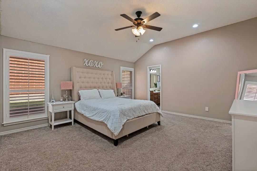 Primary bedroom, Large, soft color palette