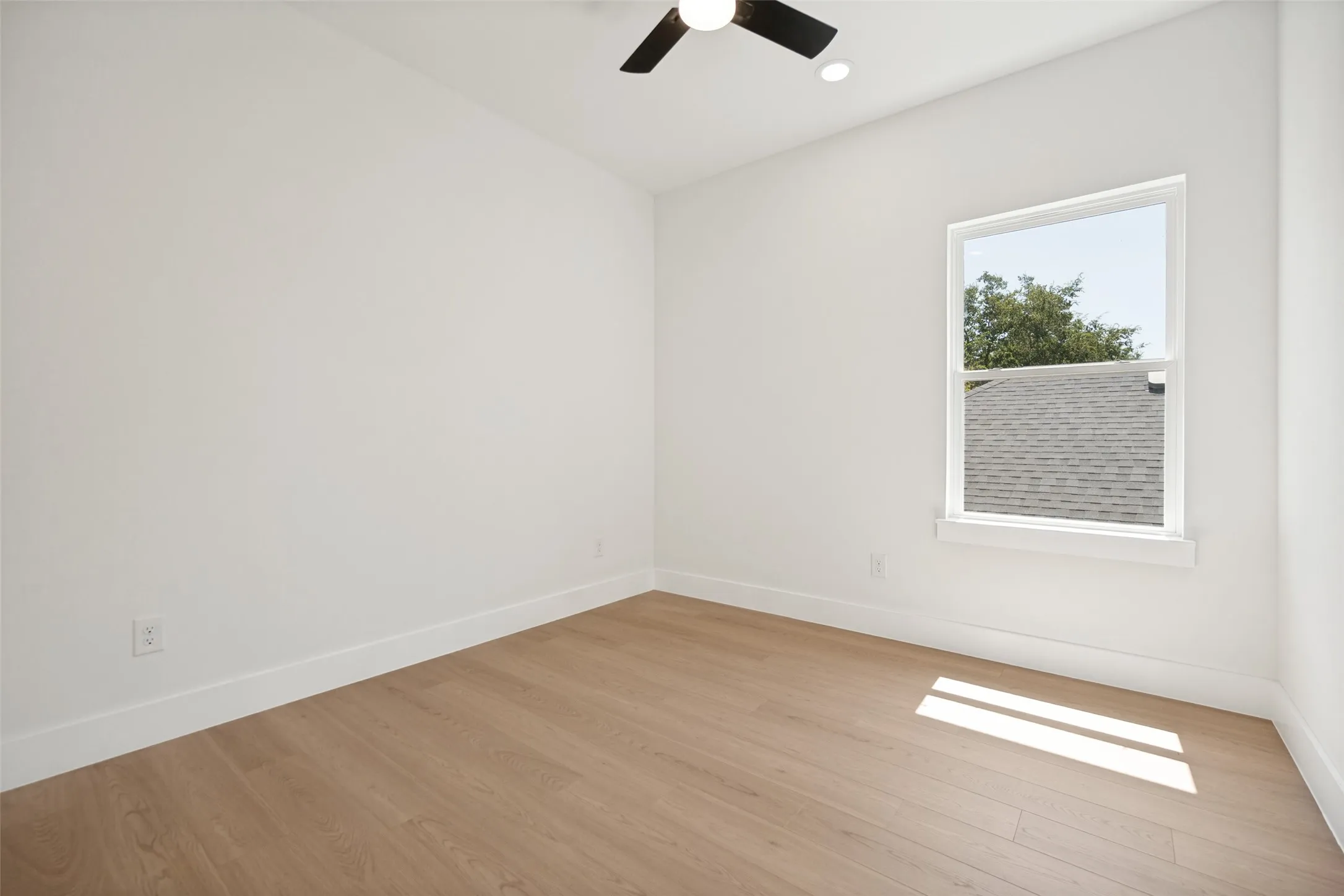 Single Family Residence For Sale in Dallas County , 4000 Coolidge Street, Dallas, Texas 75215, 3 Bedroom, 3 Bathroom, 1 Garage spaces, 1,300 Sqft, built in 2026, mls#21365401, Real Estate Agent in Dallas, Homes For Sale in Dallas county, Homes For Sale in Dallas, Realtor in Dallas Texas, Real Estate Brokerage Independent Realty Texas, Luminita Cordes Realtor