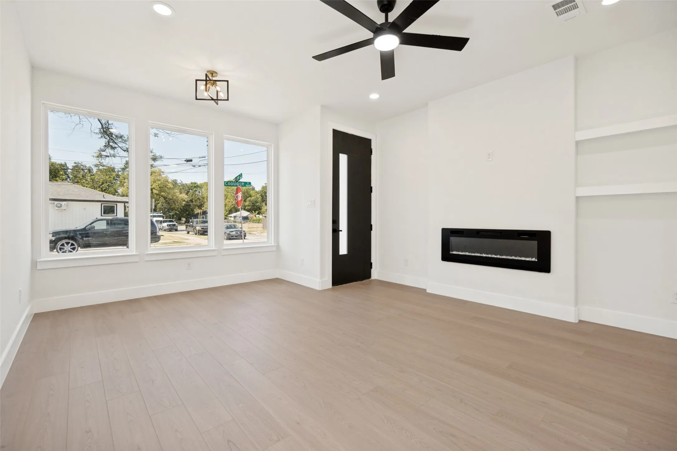 Single Family Residence For Sale in Dallas County , 4000 Coolidge Street, Dallas, Texas 75215, 3 Bedroom, 3 Bathroom, 1 Garage spaces, 1,300 Sqft, built in 2026, mls#21365401, Real Estate Agent in Dallas, Homes For Sale in Dallas county, Homes For Sale in Dallas, Realtor in Dallas Texas, Real Estate Brokerage Independent Realty Texas, Luminita Cordes Realtor
