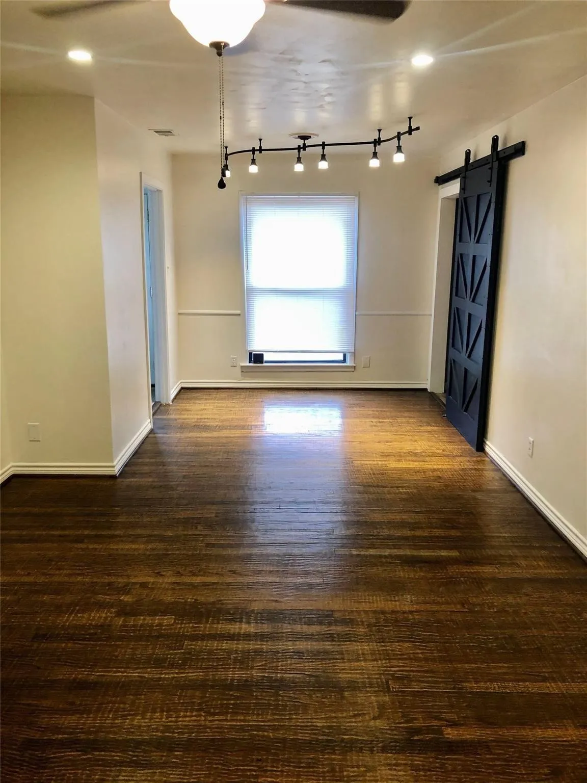 Single Family Residence For Rent in Dallas County , 1425 Marion Drive, Garland, Texas 75042, 3 Bedroom, 1 Bathroom, 1 Garage spaces, 1,070 Sqft, built in 1953, Price $1,895, mls#21365402, Real Estate Agent in Garland, Homes For Rent in Dallas county, Homes For Rent in Garland, Realtor in Garland Texas, Real Estate Brokerage Independent Realty Texas, Luminita Cordes Realtor