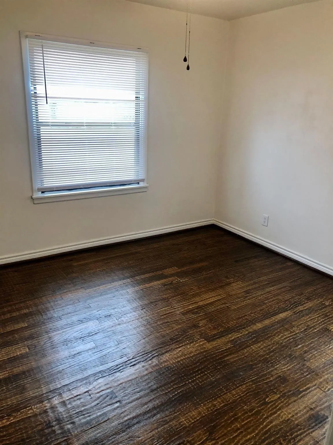 Single Family Residence For Rent in Dallas County , 1425 Marion Drive, Garland, Texas 75042, 3 Bedroom, 1 Bathroom, 1 Garage spaces, 1,070 Sqft, built in 1953, Price $1,895, mls#21365402, Real Estate Agent in Garland, Homes For Rent in Dallas county, Homes For Rent in Garland, Realtor in Garland Texas, Real Estate Brokerage Independent Realty Texas, Luminita Cordes Realtor