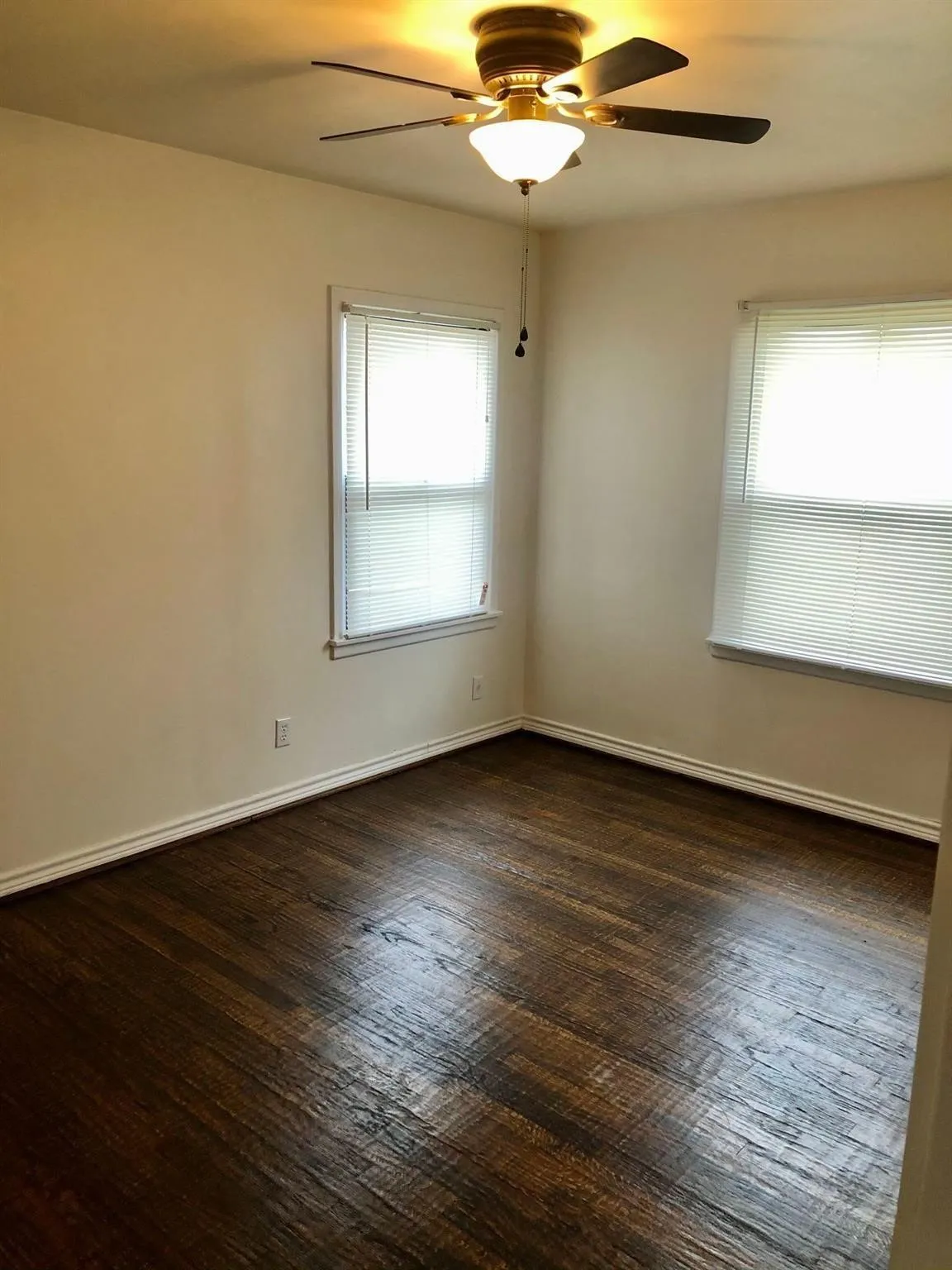 Single Family Residence For Rent in Dallas County , 1425 Marion Drive, Garland, Texas 75042, 3 Bedroom, 1 Bathroom, 1 Garage spaces, 1,070 Sqft, built in 1953, Price $1,895, mls#21365402, Real Estate Agent in Garland, Homes For Rent in Dallas county, Homes For Rent in Garland, Realtor in Garland Texas, Real Estate Brokerage Independent Realty Texas, Luminita Cordes Realtor