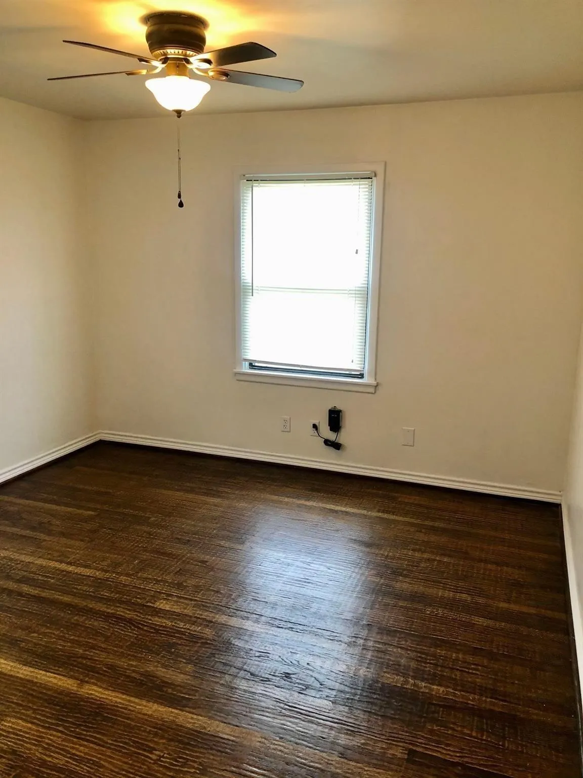 Single Family Residence For Rent in Dallas County , 1425 Marion Drive, Garland, Texas 75042, 3 Bedroom, 1 Bathroom, 1 Garage spaces, 1,070 Sqft, built in 1953, Price $1,895, mls#21365402, Real Estate Agent in Garland, Homes For Rent in Dallas county, Homes For Rent in Garland, Realtor in Garland Texas, Real Estate Brokerage Independent Realty Texas, Luminita Cordes Realtor