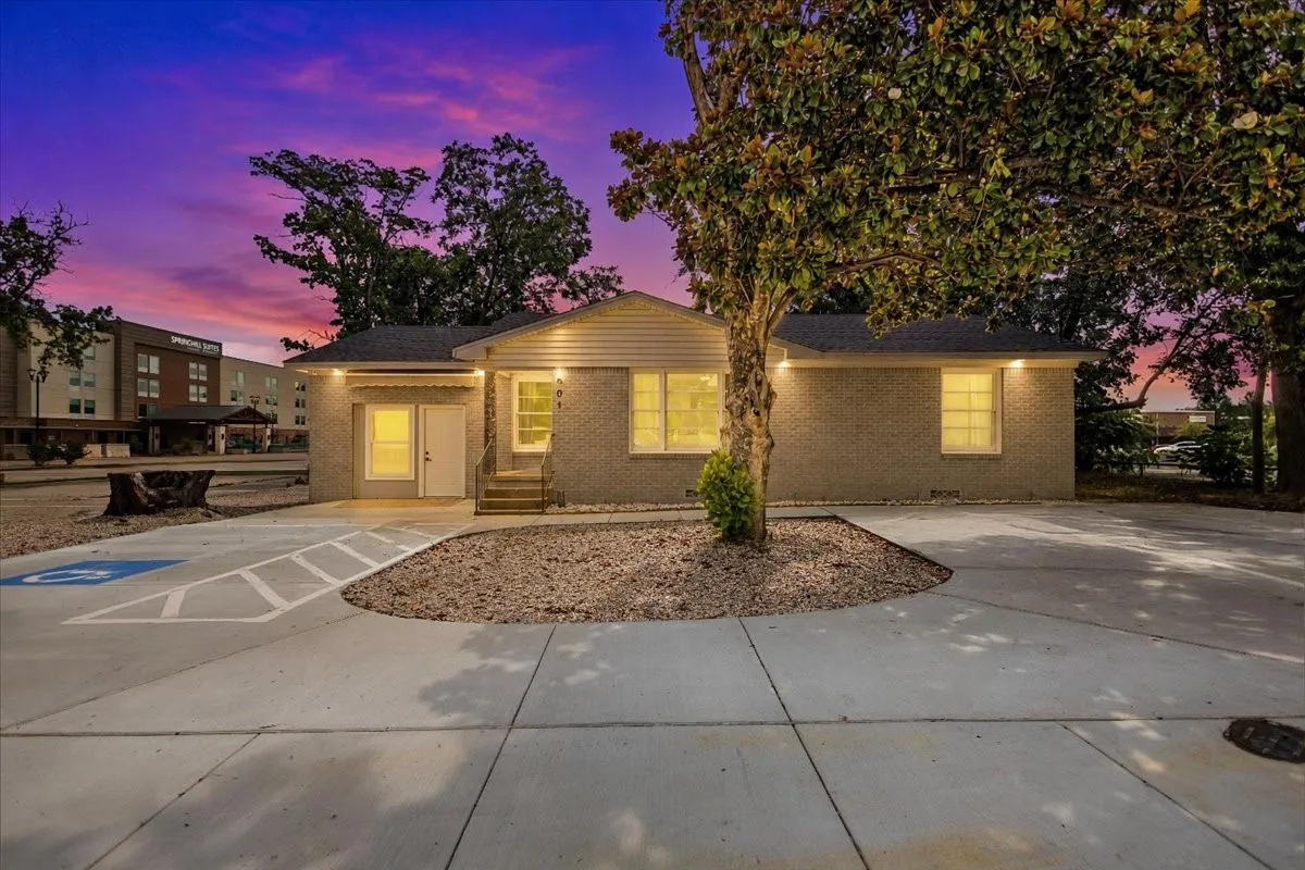 Single Family Residence For Sale in Smith County , 501 Main Street, Lindale, Texas 75771, 4 Bedroom, 2 Bathroom, Garage spaces, 1,696 Sqft, built in 1964, Price $399,000, mls#21365338, Real Estate Agent in Lindale, Homes For Sale in Smith county, Homes For Sale in Lindale, Realtor in Lindale Texas, Real Estate Brokerage Independent Realty Texas, Luminita Cordes Realtor