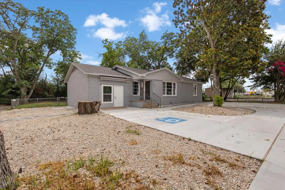 Single Family Residence For Sale in Smith County , 501 Main Street, Lindale, Texas 75771, 4 Bedroom, 2 Bathroom, Garage spaces, 1,696 Sqft, built in 1964, Price $399,000, mls#21365338, Real Estate Agent in Lindale, Homes For Sale in Smith county, Homes For Sale in Lindale, Realtor in Lindale Texas, Real Estate Brokerage Independent Realty Texas, Luminita Cordes Realtor