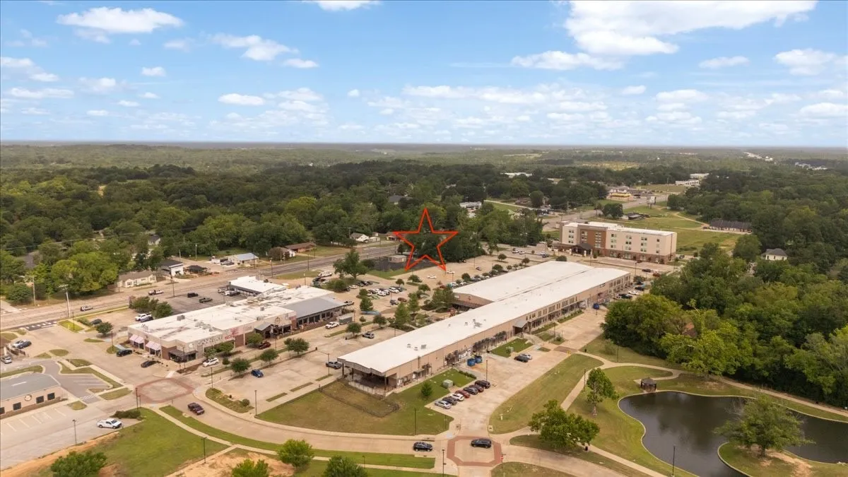 Single Family Residence For Sale in Smith County , 501 Main Street, Lindale, Texas 75771, 4 Bedroom, 2 Bathroom, Garage spaces, 1,696 Sqft, built in 1964, Price $399,000, mls#21365338, Real Estate Agent in Lindale, Homes For Sale in Smith county, Homes For Sale in Lindale, Realtor in Lindale Texas, Real Estate Brokerage Independent Realty Texas, Luminita Cordes Realtor