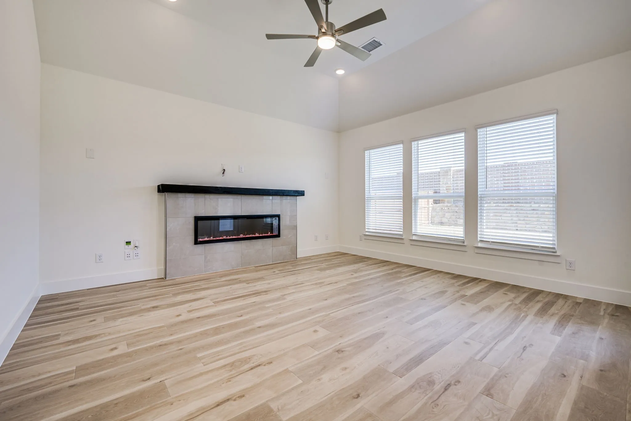 Single Family Residence For Rent in Denton County , 6244 Mulberry Creek Lane, Celina, Texas 75009, 4 Bedroom, 3 Bathroom, 2 Garage spaces, 2,172 Sqft, built in 2023, mls#21364738, Real Estate Agent in Celina, Homes For Rent in Denton county, Homes For Rent in Celina, Realtor in Celina Texas, Real Estate Brokerage Independent Realty Texas, Luminita Cordes Realtor