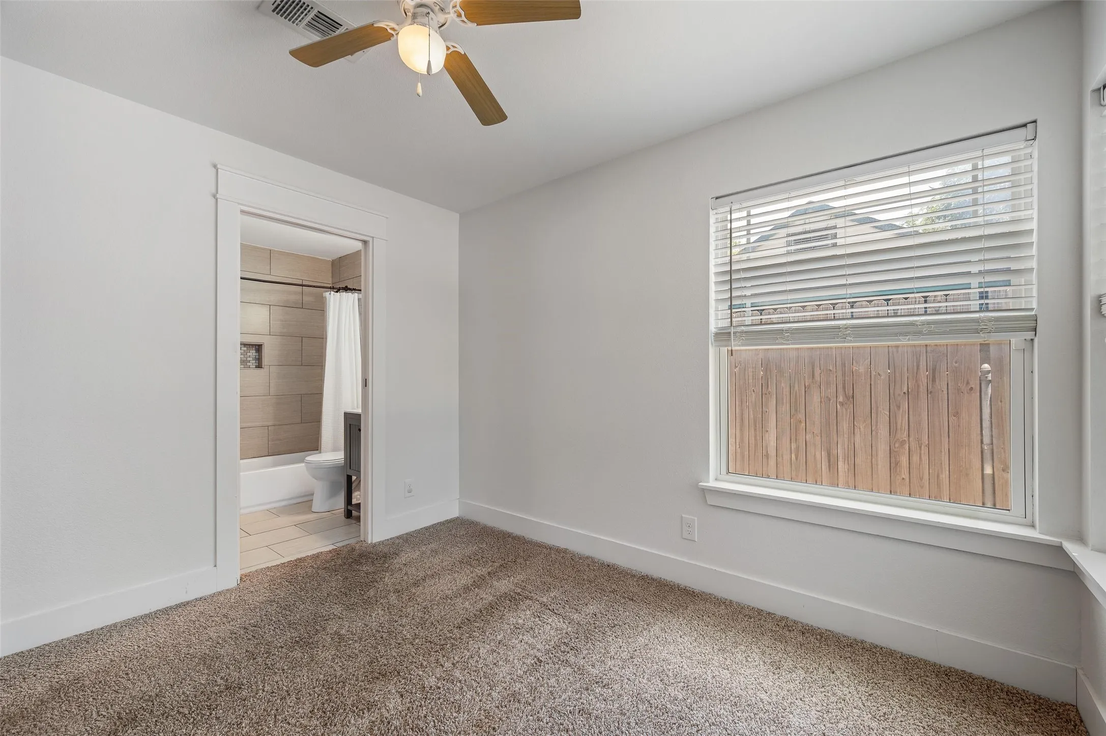 Single Family Residence For Rent in Tarrant County , 2524 Watauga Road, Fort Worth, Texas 76111, 4 Bedroom, 3 Bathroom, Garage spaces, 2,202 Sqft, built in 1942, mls#21364610, Real Estate Agent in Fort Worth, Homes For Rent in Tarrant county, Homes For Rent in Fort Worth, Realtor in Fort Worth Texas, Real Estate Brokerage Independent Realty Texas, Luminita Cordes Realtor
