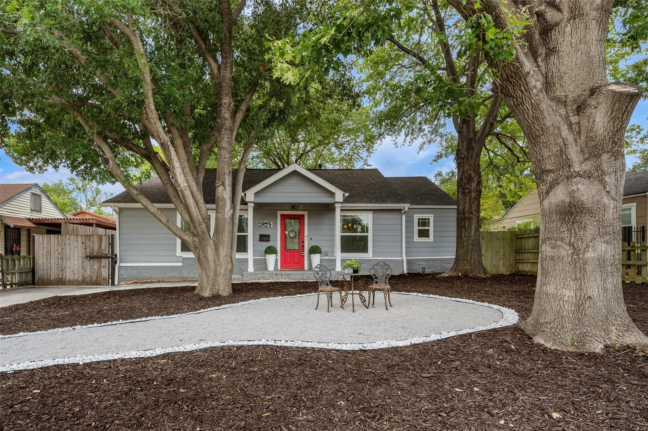 Single Family Residence For Rent in Tarrant County , 2524 Watauga Road, Fort Worth, Texas 76111, 4 Bedroom, 3 Bathroom, Garage spaces, 2,202 Sqft, built in 1942, mls#21364610, Real Estate Agent in Fort Worth, Homes For Rent in Tarrant county, Homes For Rent in Fort Worth, Realtor in Fort Worth Texas, Real Estate Brokerage Independent Realty Texas, Luminita Cordes Realtor
