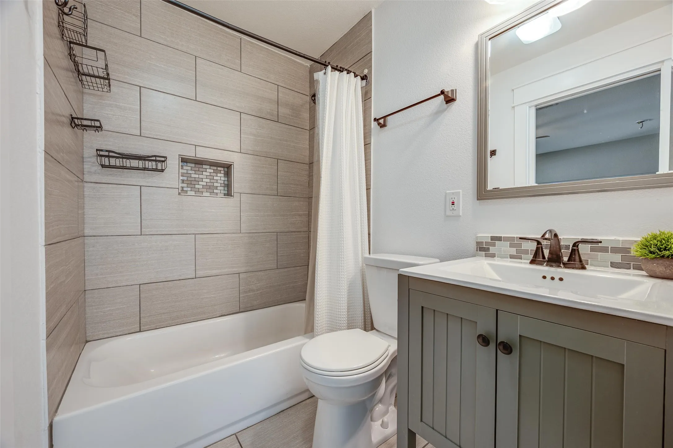 Single Family Residence For Rent in Tarrant County , 2524 Watauga Road, Fort Worth, Texas 76111, 4 Bedroom, 3 Bathroom, Garage spaces, 2,202 Sqft, built in 1942, mls#21364610, Real Estate Agent in Fort Worth, Homes For Rent in Tarrant county, Homes For Rent in Fort Worth, Realtor in Fort Worth Texas, Real Estate Brokerage Independent Realty Texas, Luminita Cordes Realtor