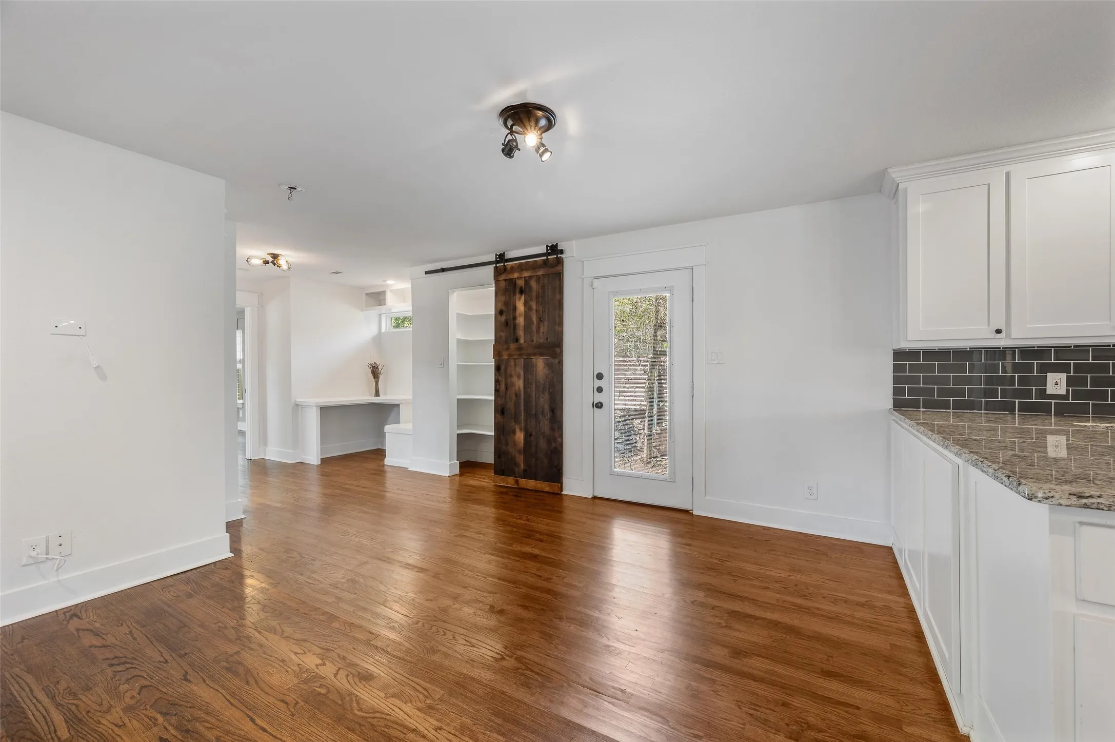 Single Family Residence For Rent in Tarrant County , 2524 Watauga Road, Fort Worth, Texas 76111, 4 Bedroom, 3 Bathroom, Garage spaces, 2,202 Sqft, built in 1942, mls#21364610, Real Estate Agent in Fort Worth, Homes For Rent in Tarrant county, Homes For Rent in Fort Worth, Realtor in Fort Worth Texas, Real Estate Brokerage Independent Realty Texas, Luminita Cordes Realtor