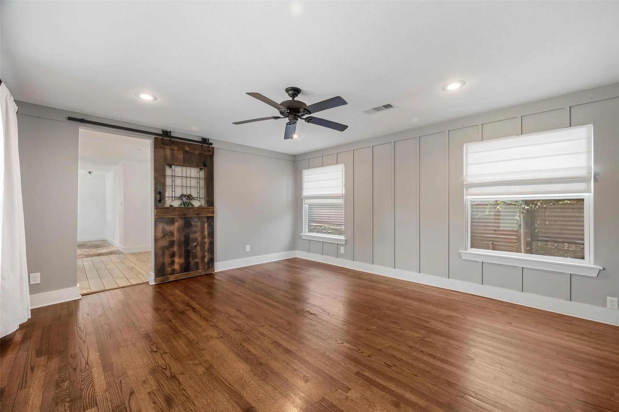 Single Family Residence For Rent in Tarrant County , 2524 Watauga Road, Fort Worth, Texas 76111, 4 Bedroom, 3 Bathroom, Garage spaces, 2,202 Sqft, built in 1942, mls#21364610, Real Estate Agent in Fort Worth, Homes For Rent in Tarrant county, Homes For Rent in Fort Worth, Realtor in Fort Worth Texas, Real Estate Brokerage Independent Realty Texas, Luminita Cordes Realtor