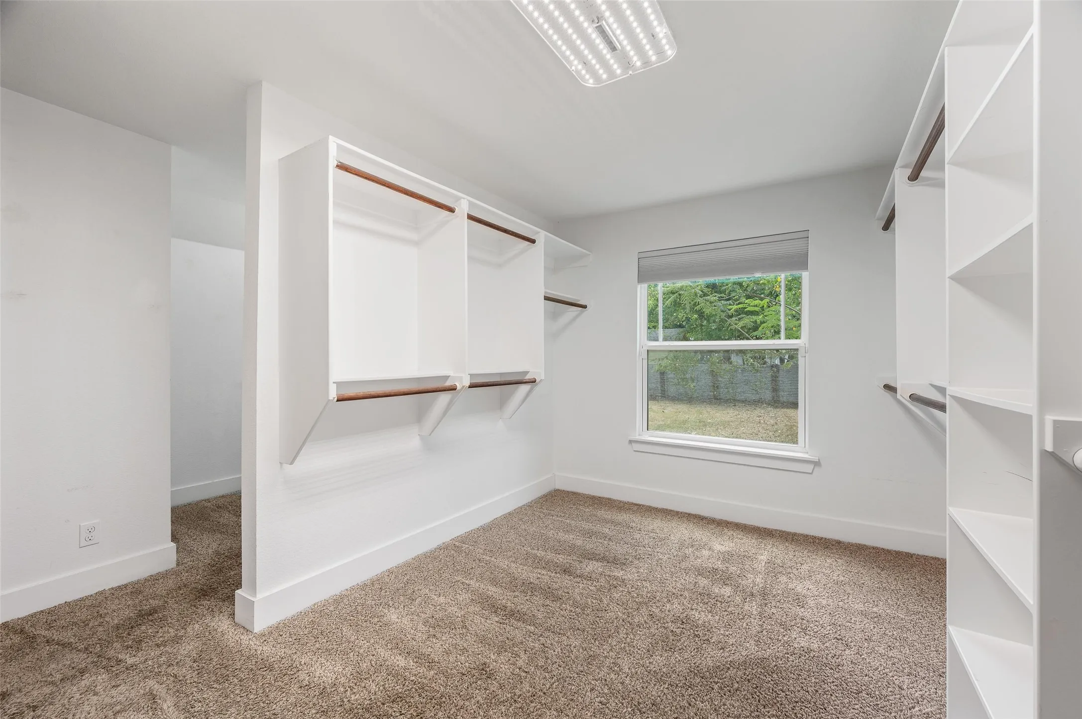 Single Family Residence For Rent in Tarrant County , 2524 Watauga Road, Fort Worth, Texas 76111, 4 Bedroom, 3 Bathroom, Garage spaces, 2,202 Sqft, built in 1942, mls#21364610, Real Estate Agent in Fort Worth, Homes For Rent in Tarrant county, Homes For Rent in Fort Worth, Realtor in Fort Worth Texas, Real Estate Brokerage Independent Realty Texas, Luminita Cordes Realtor