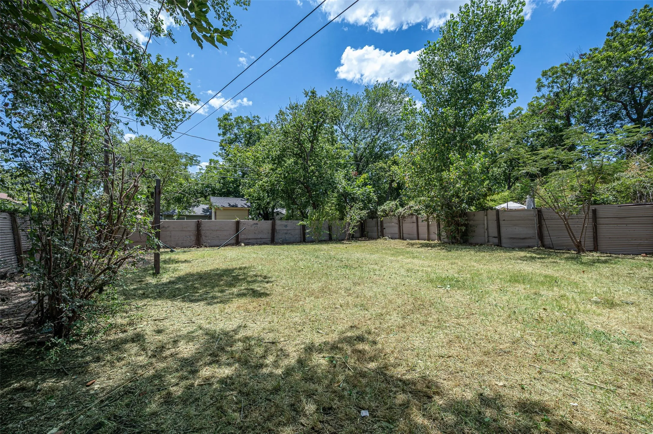 Single Family Residence For Rent in Tarrant County , 2524 Watauga Road, Fort Worth, Texas 76111, 4 Bedroom, 3 Bathroom, Garage spaces, 2,202 Sqft, built in 1942, mls#21364610, Real Estate Agent in Fort Worth, Homes For Rent in Tarrant county, Homes For Rent in Fort Worth, Realtor in Fort Worth Texas, Real Estate Brokerage Independent Realty Texas, Luminita Cordes Realtor