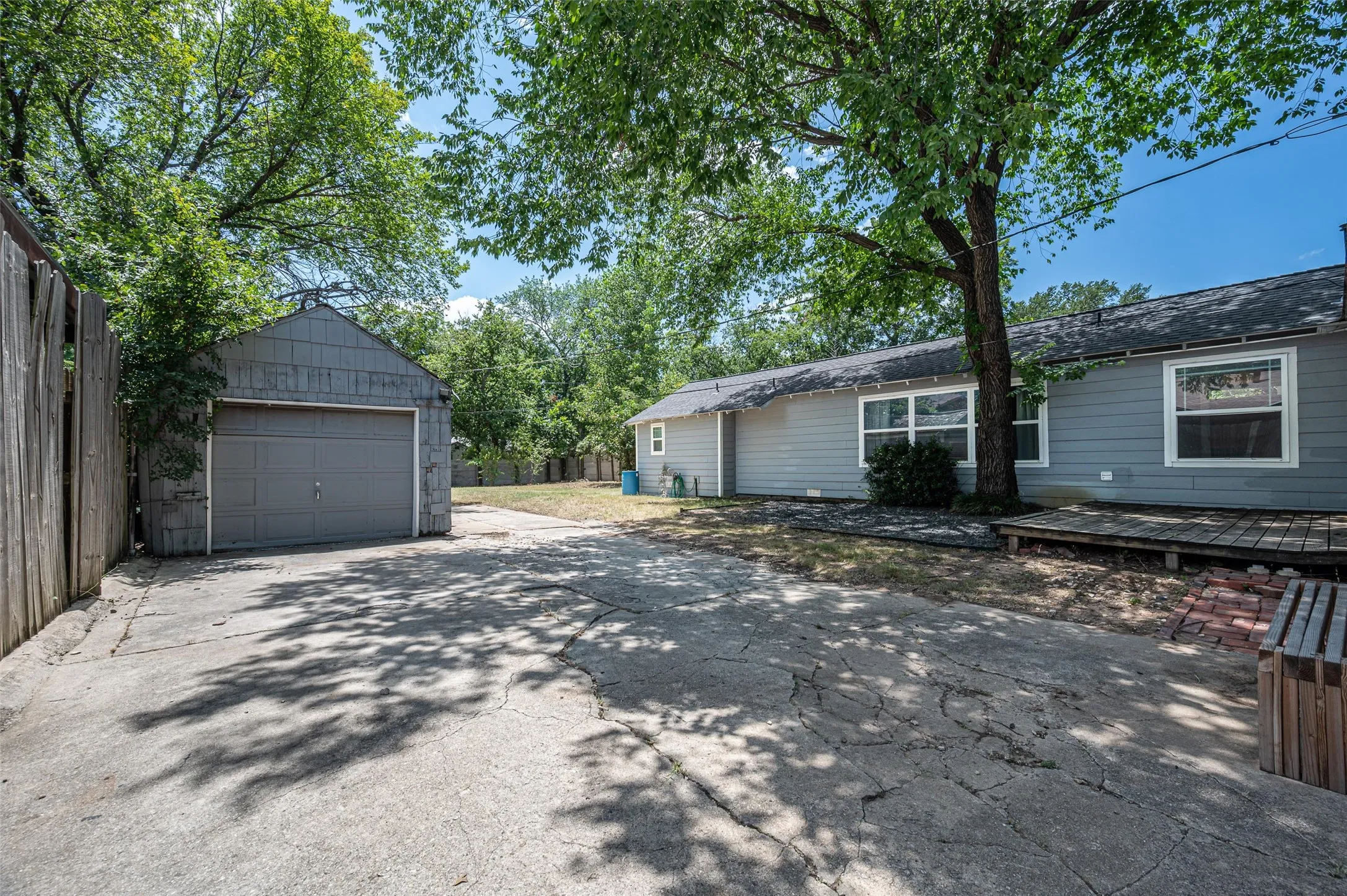 Single Family Residence For Rent in Tarrant County , 2524 Watauga Road, Fort Worth, Texas 76111, 4 Bedroom, 3 Bathroom, Garage spaces, 2,202 Sqft, built in 1942, mls#21364610, Real Estate Agent in Fort Worth, Homes For Rent in Tarrant county, Homes For Rent in Fort Worth, Realtor in Fort Worth Texas, Real Estate Brokerage Independent Realty Texas, Luminita Cordes Realtor