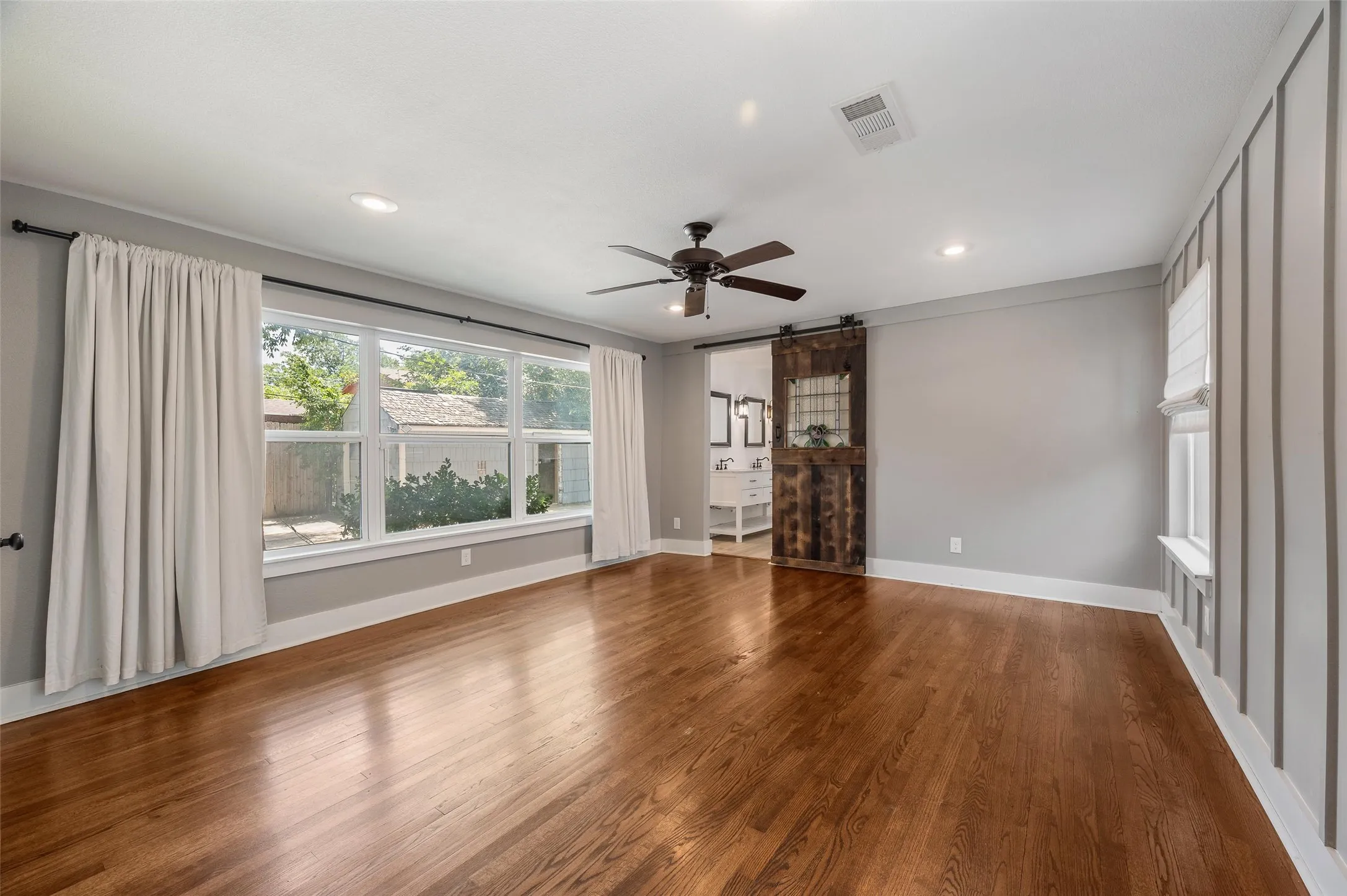 Single Family Residence For Rent in Tarrant County , 2524 Watauga Road, Fort Worth, Texas 76111, 4 Bedroom, 3 Bathroom, Garage spaces, 2,202 Sqft, built in 1942, mls#21364610, Real Estate Agent in Fort Worth, Homes For Rent in Tarrant county, Homes For Rent in Fort Worth, Realtor in Fort Worth Texas, Real Estate Brokerage Independent Realty Texas, Luminita Cordes Realtor