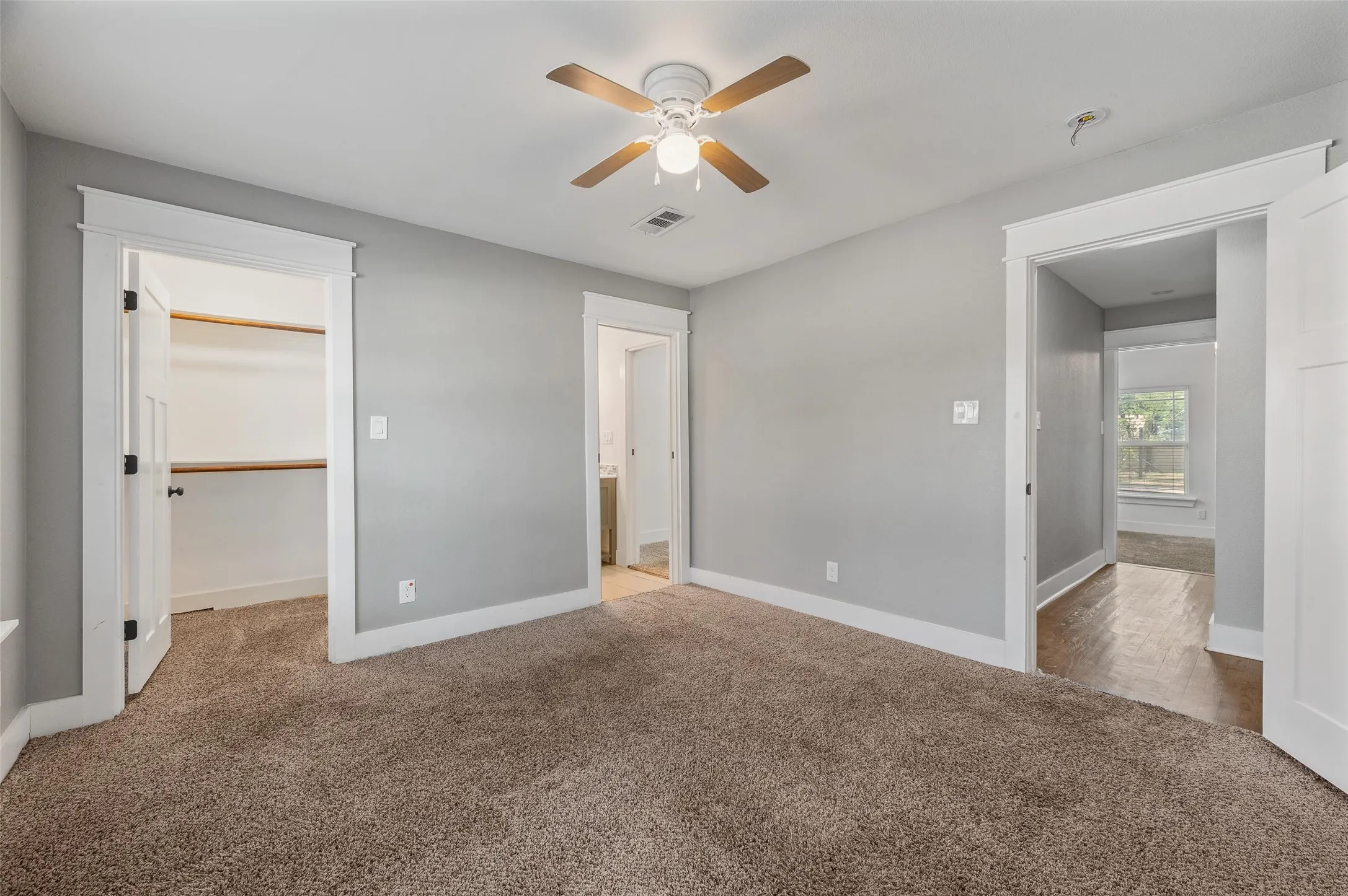 Single Family Residence For Rent in Tarrant County , 2524 Watauga Road, Fort Worth, Texas 76111, 4 Bedroom, 3 Bathroom, Garage spaces, 2,202 Sqft, built in 1942, mls#21364610, Real Estate Agent in Fort Worth, Homes For Rent in Tarrant county, Homes For Rent in Fort Worth, Realtor in Fort Worth Texas, Real Estate Brokerage Independent Realty Texas, Luminita Cordes Realtor