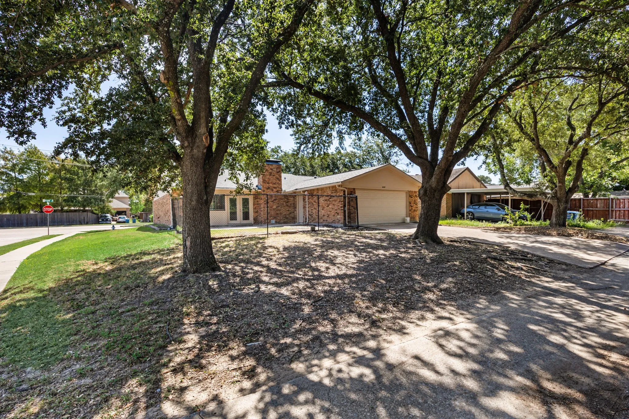 Single Family Residence For Sale in Rockwall County , 6117 Scenic Drive, Rowlett, Texas 75088, 3 Bedroom, 2 Bathroom, 2 Garage spaces, 1,934 Sqft, built in 1983, mls#21362411, Real Estate Agent in Rowlett, Homes For Sale in Rockwall county, Homes For Sale in Rowlett, Realtor in Rowlett Texas, Real Estate Brokerage Independent Realty Texas, Luminita Cordes Realtor