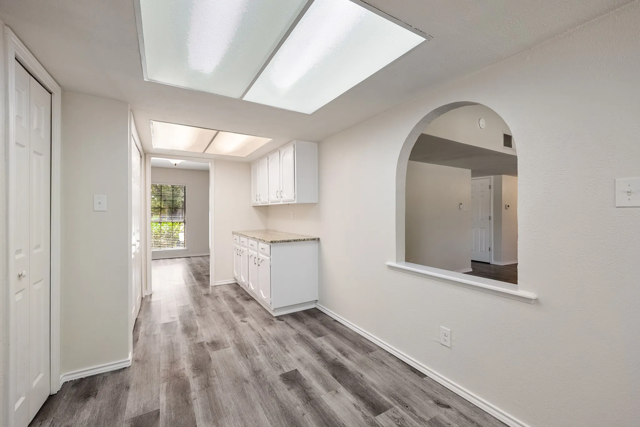 Single Family Residence For Sale in Rockwall County , 6117 Scenic Drive, Rowlett, Texas 75088, 3 Bedroom, 2 Bathroom, 2 Garage spaces, 1,934 Sqft, built in 1983, mls#21362411, Real Estate Agent in Rowlett, Homes For Sale in Rockwall county, Homes For Sale in Rowlett, Realtor in Rowlett Texas, Real Estate Brokerage Independent Realty Texas, Luminita Cordes Realtor
