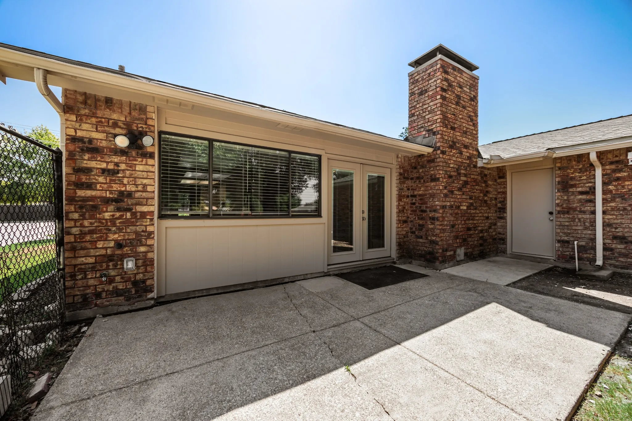Single Family Residence For Sale in Rockwall County , 6117 Scenic Drive, Rowlett, Texas 75088, 3 Bedroom, 2 Bathroom, 2 Garage spaces, 1,934 Sqft, built in 1983, mls#21362411, Real Estate Agent in Rowlett, Homes For Sale in Rockwall county, Homes For Sale in Rowlett, Realtor in Rowlett Texas, Real Estate Brokerage Independent Realty Texas, Luminita Cordes Realtor