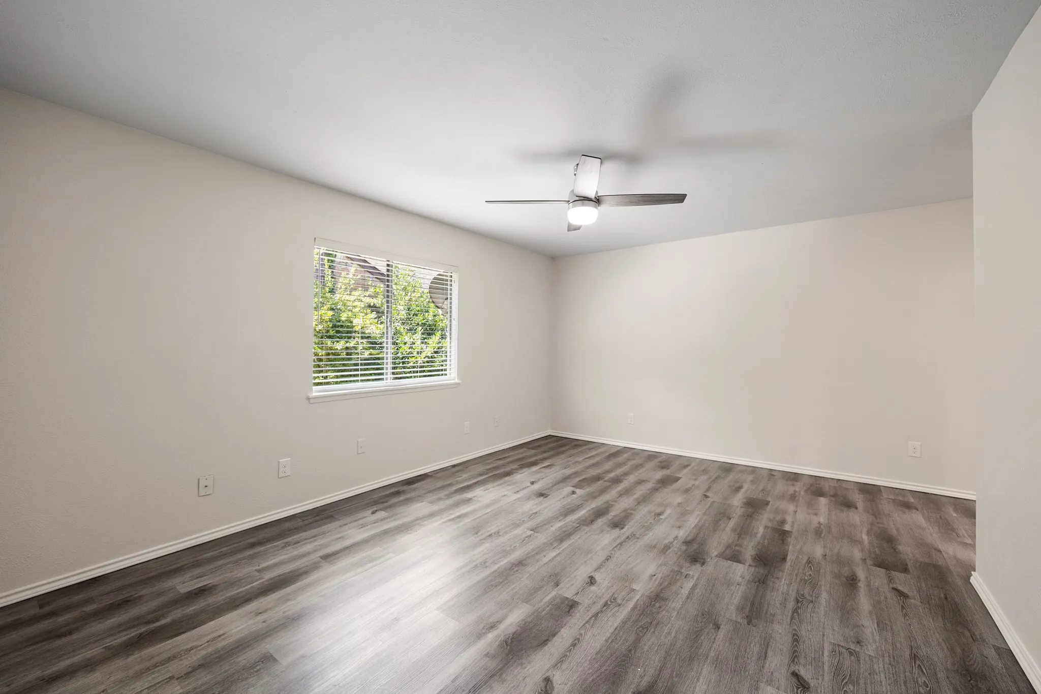 Single Family Residence For Sale in Rockwall County , 6117 Scenic Drive, Rowlett, Texas 75088, 3 Bedroom, 2 Bathroom, 2 Garage spaces, 1,934 Sqft, built in 1983, mls#21362411, Real Estate Agent in Rowlett, Homes For Sale in Rockwall county, Homes For Sale in Rowlett, Realtor in Rowlett Texas, Real Estate Brokerage Independent Realty Texas, Luminita Cordes Realtor