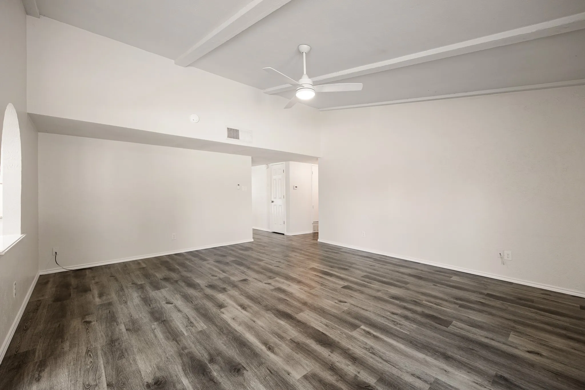 Single Family Residence For Sale in Rockwall County , 6117 Scenic Drive, Rowlett, Texas 75088, 3 Bedroom, 2 Bathroom, 2 Garage spaces, 1,934 Sqft, built in 1983, mls#21362411, Real Estate Agent in Rowlett, Homes For Sale in Rockwall county, Homes For Sale in Rowlett, Realtor in Rowlett Texas, Real Estate Brokerage Independent Realty Texas, Luminita Cordes Realtor