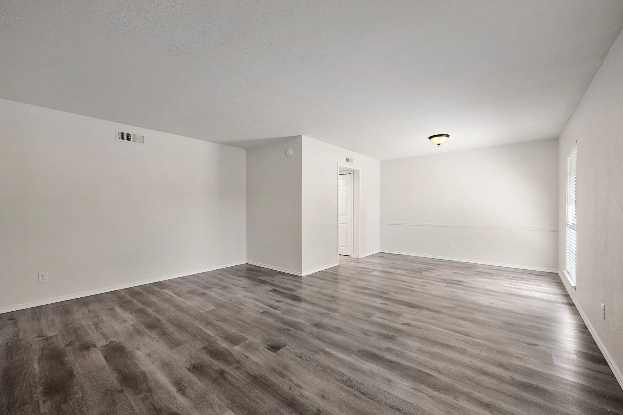 Single Family Residence For Sale in Rockwall County , 6117 Scenic Drive, Rowlett, Texas 75088, 3 Bedroom, 2 Bathroom, 2 Garage spaces, 1,934 Sqft, built in 1983, mls#21362411, Real Estate Agent in Rowlett, Homes For Sale in Rockwall county, Homes For Sale in Rowlett, Realtor in Rowlett Texas, Real Estate Brokerage Independent Realty Texas, Luminita Cordes Realtor